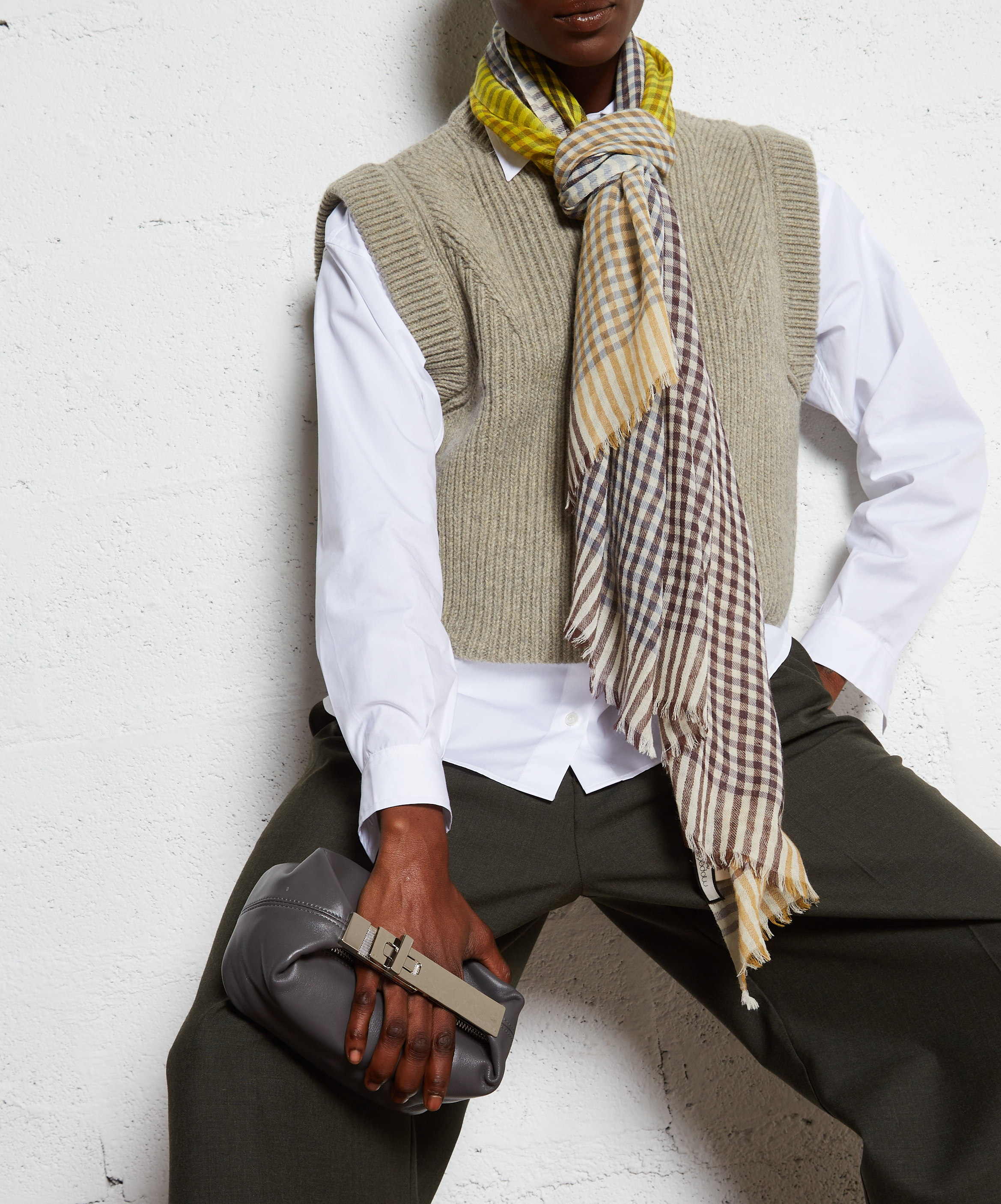 Petit sac en cuir à anse métallique BERENICE Gris