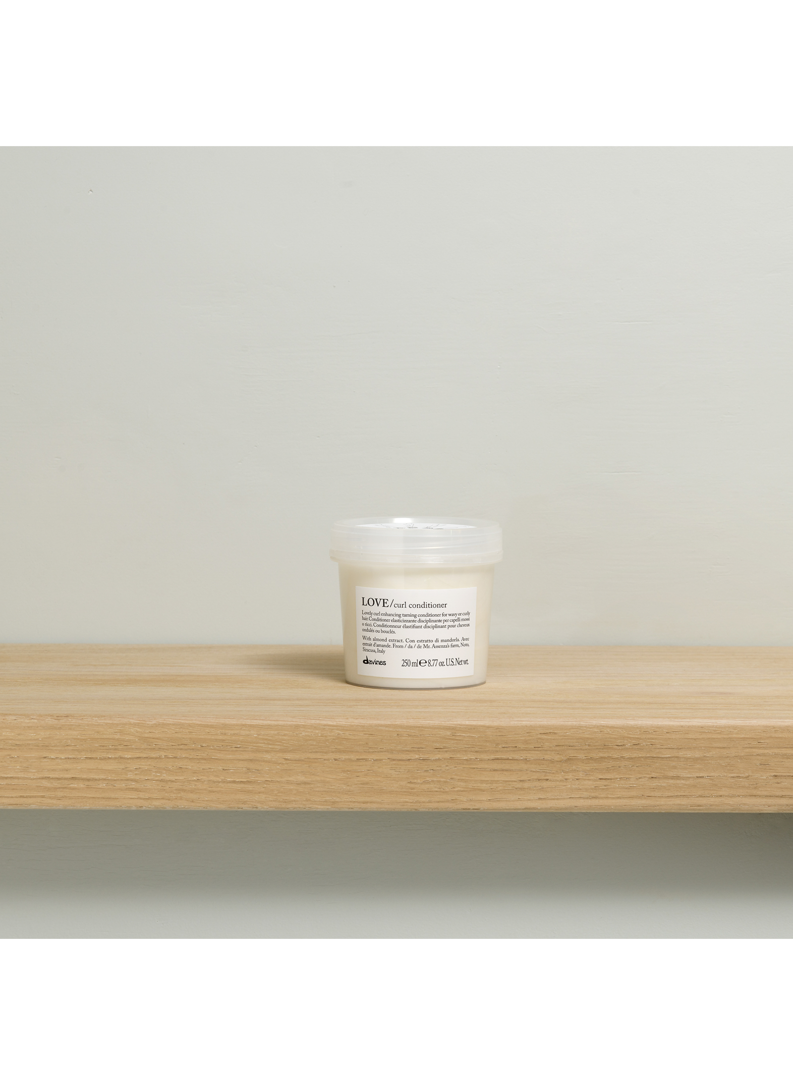 LOVE Curl Conditioner - volumizing & hydrating No color