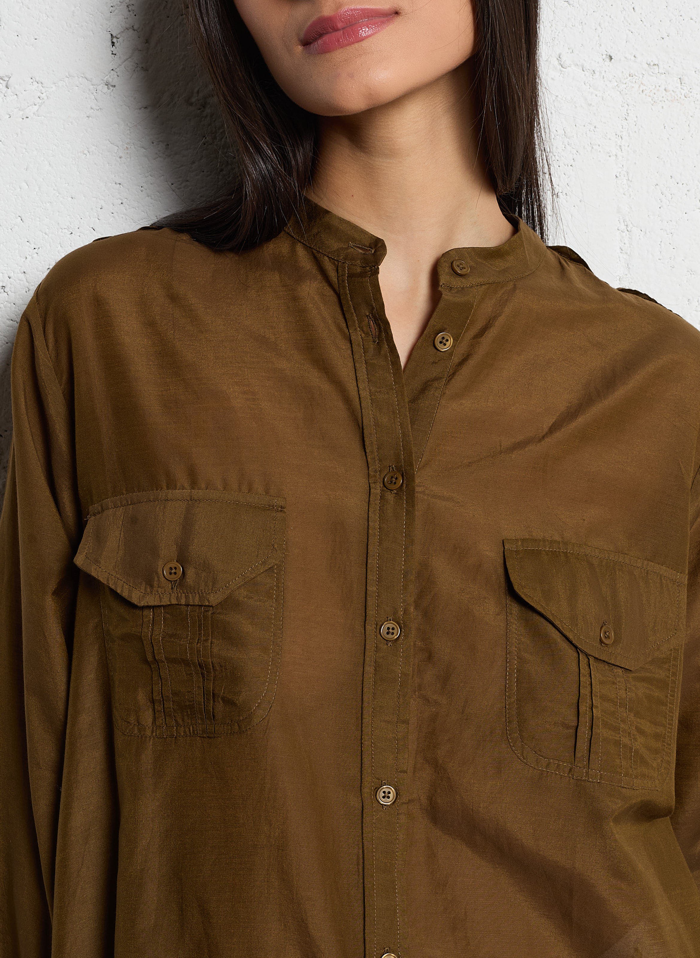 Chemise col rond en coton et en soie mélangés Kaki