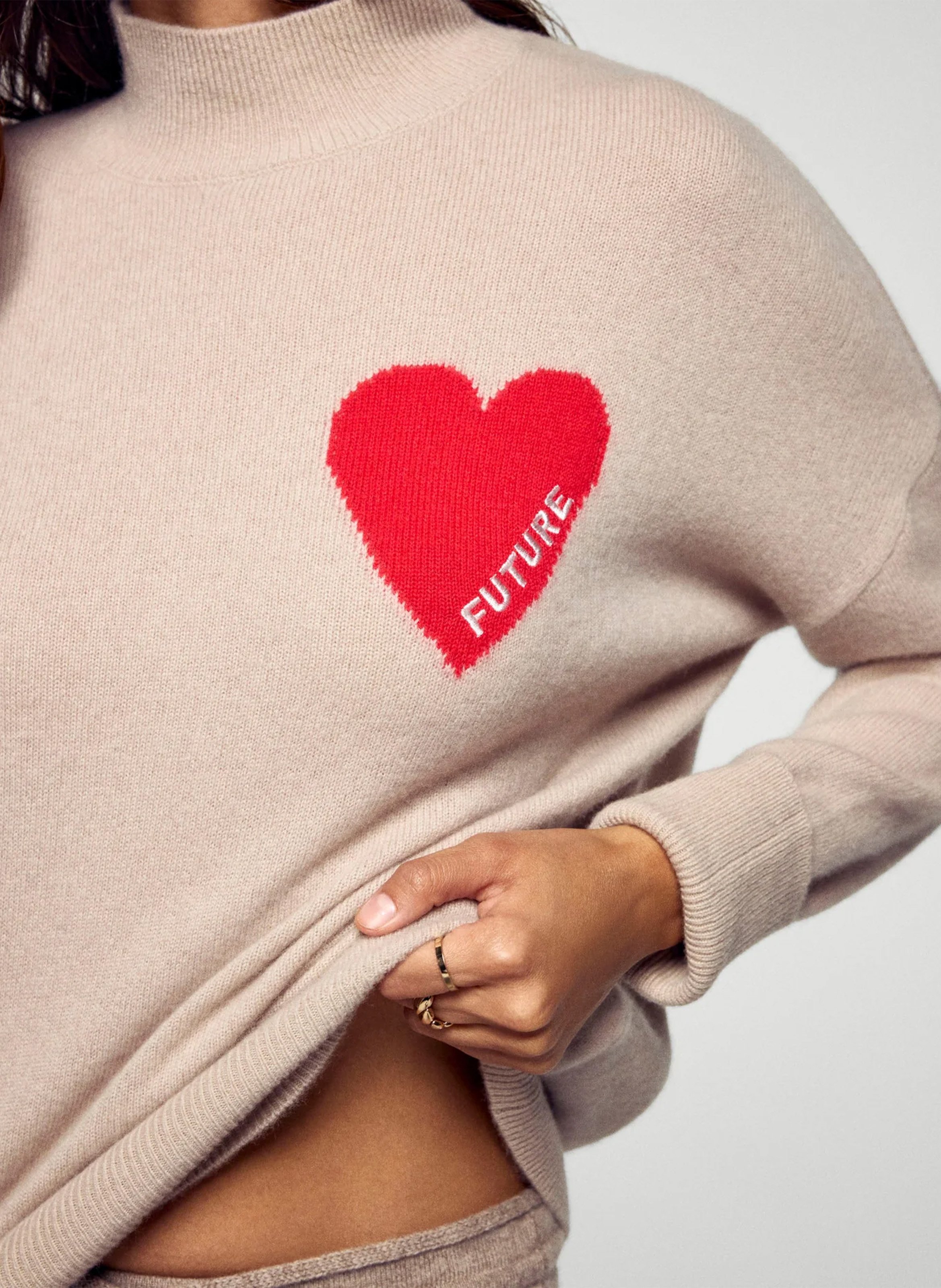 Oversized turtleneck cashmere sweater FROM FUTURE Beige