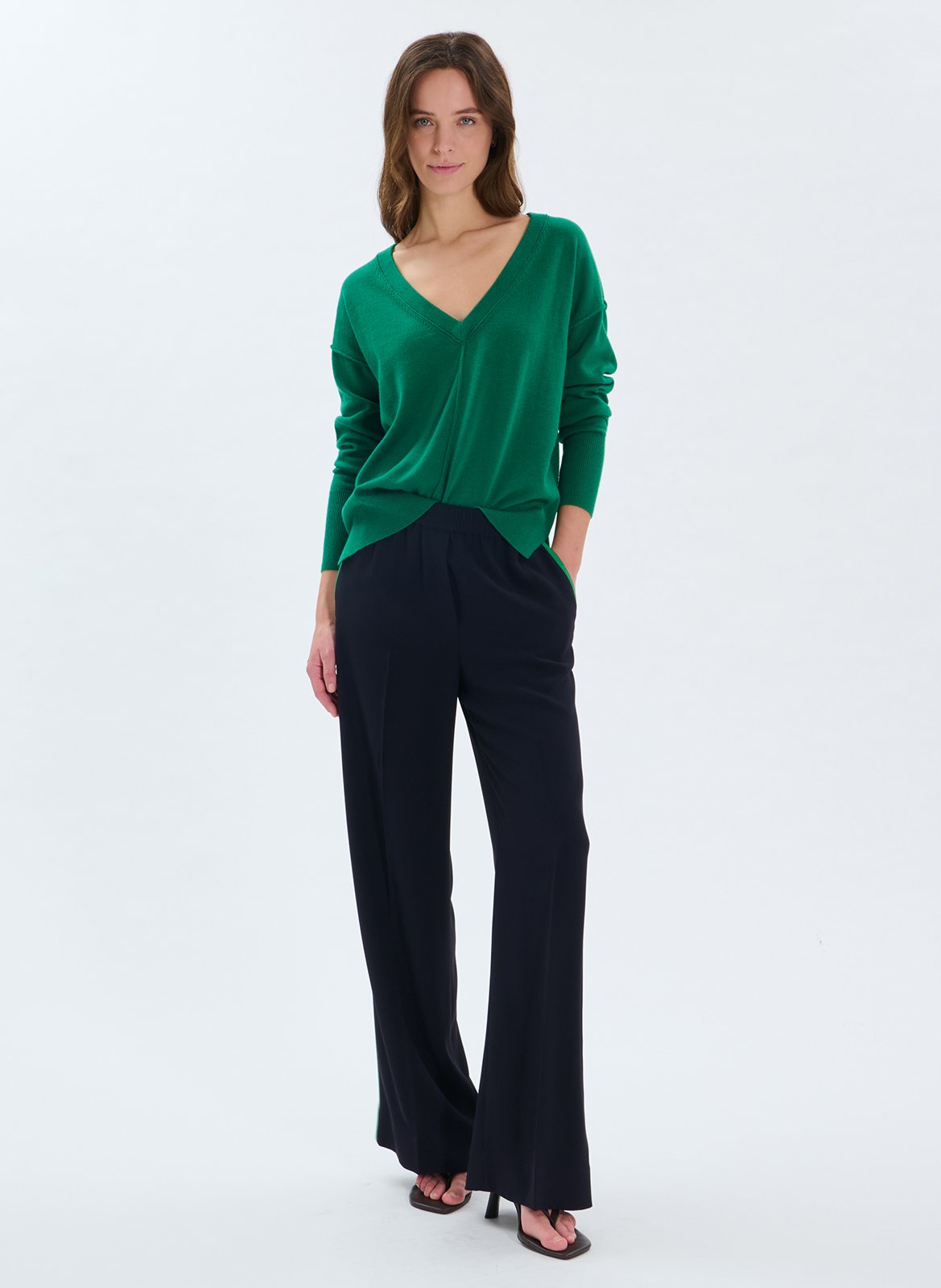 Solid V-neck straight fit sweater ZAPA Green