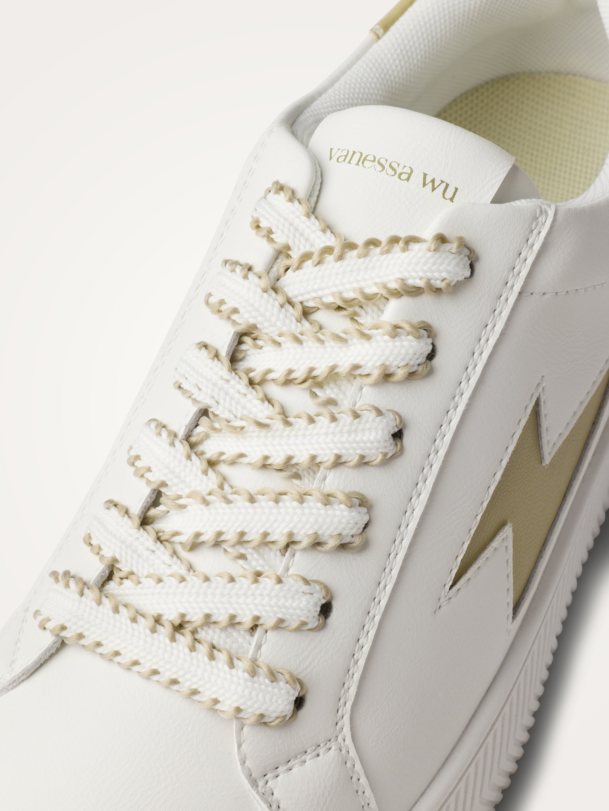Sneakers with lightning bolt laces Khaki