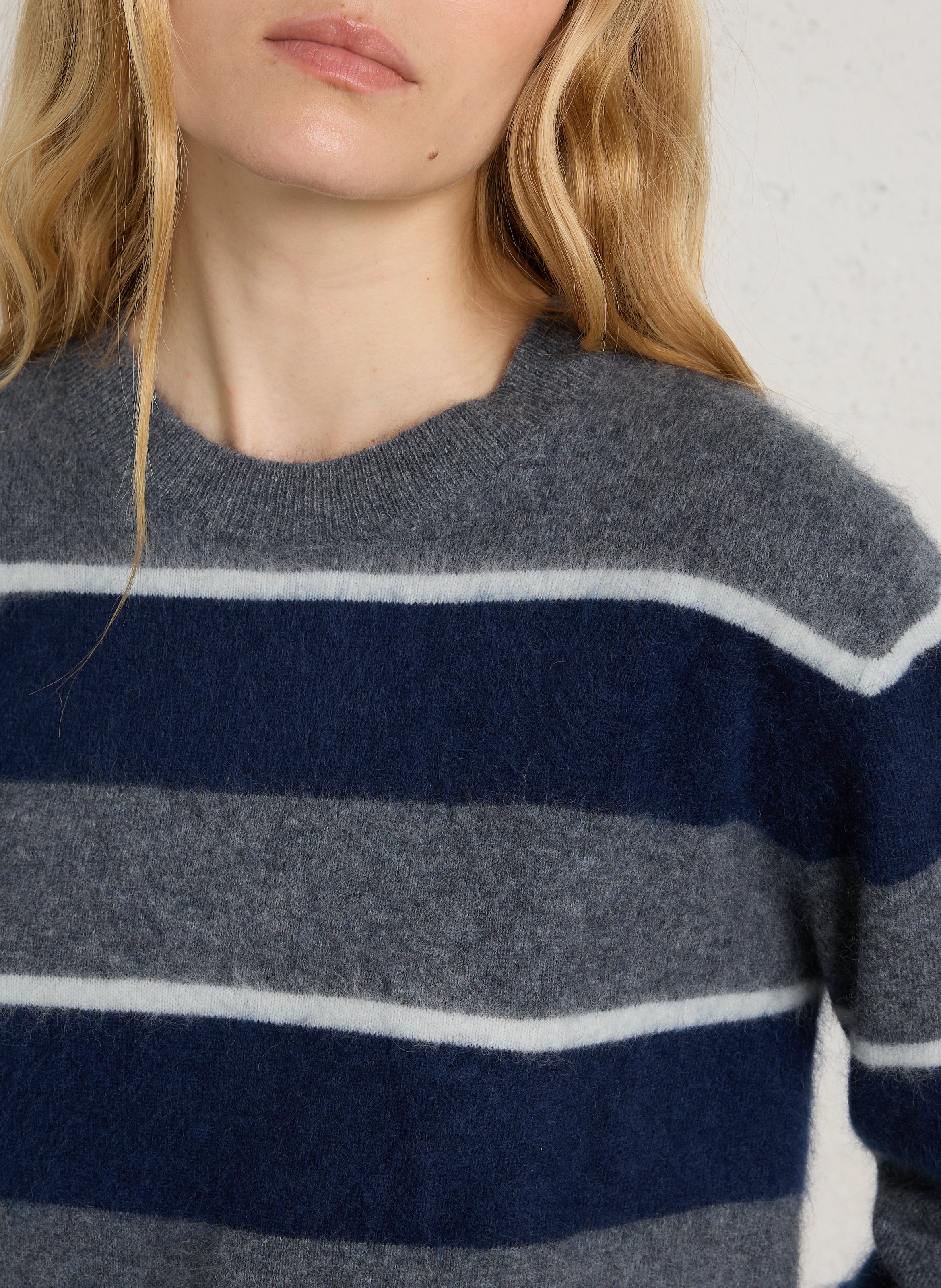 Pull droit col rond rayé en laine BERENICE Gris