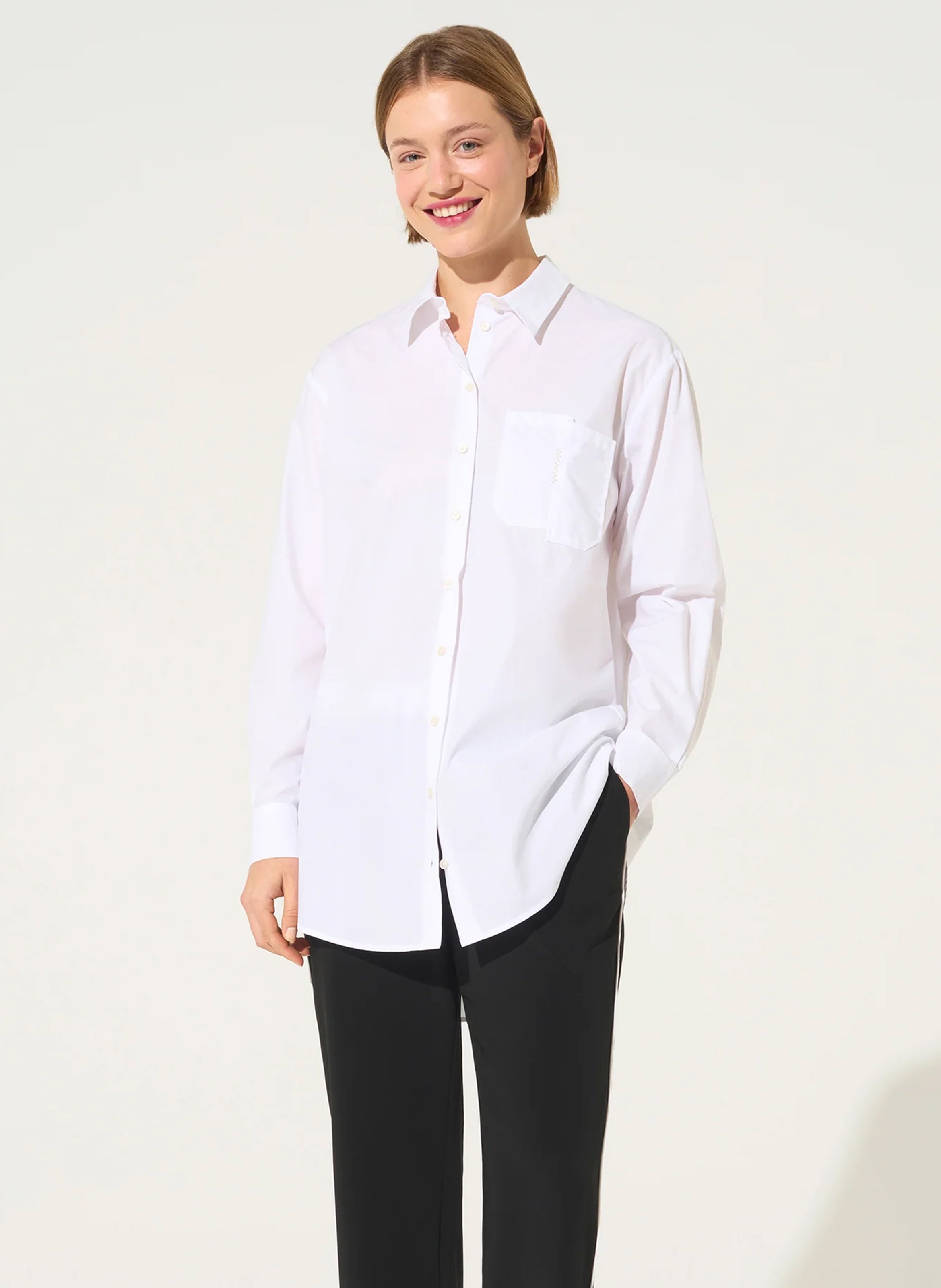 Chemise oversize col classique brodée en coton bio ACOTE Blanc