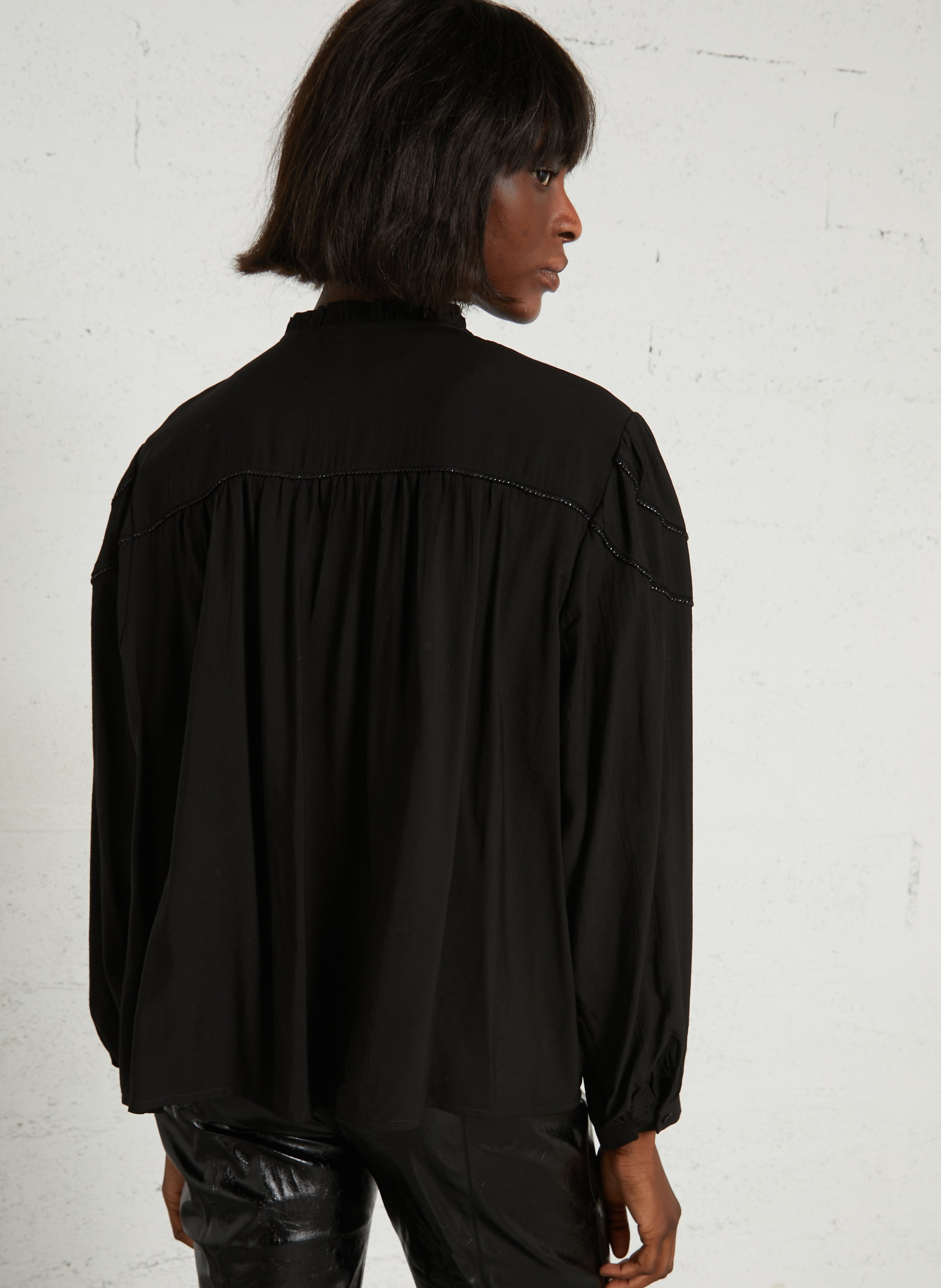 Chemise col rond brodée SEE U SOON Noir