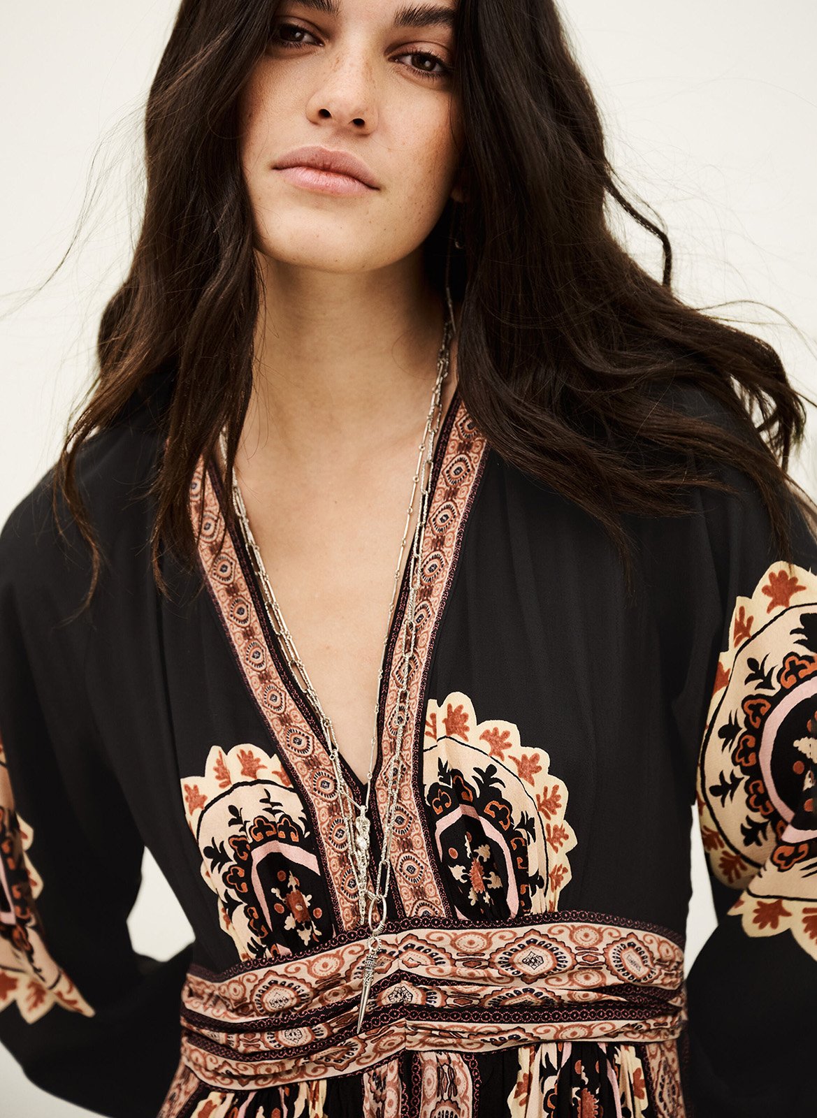 Robe longue ample col V imprimée BA&SH Noir