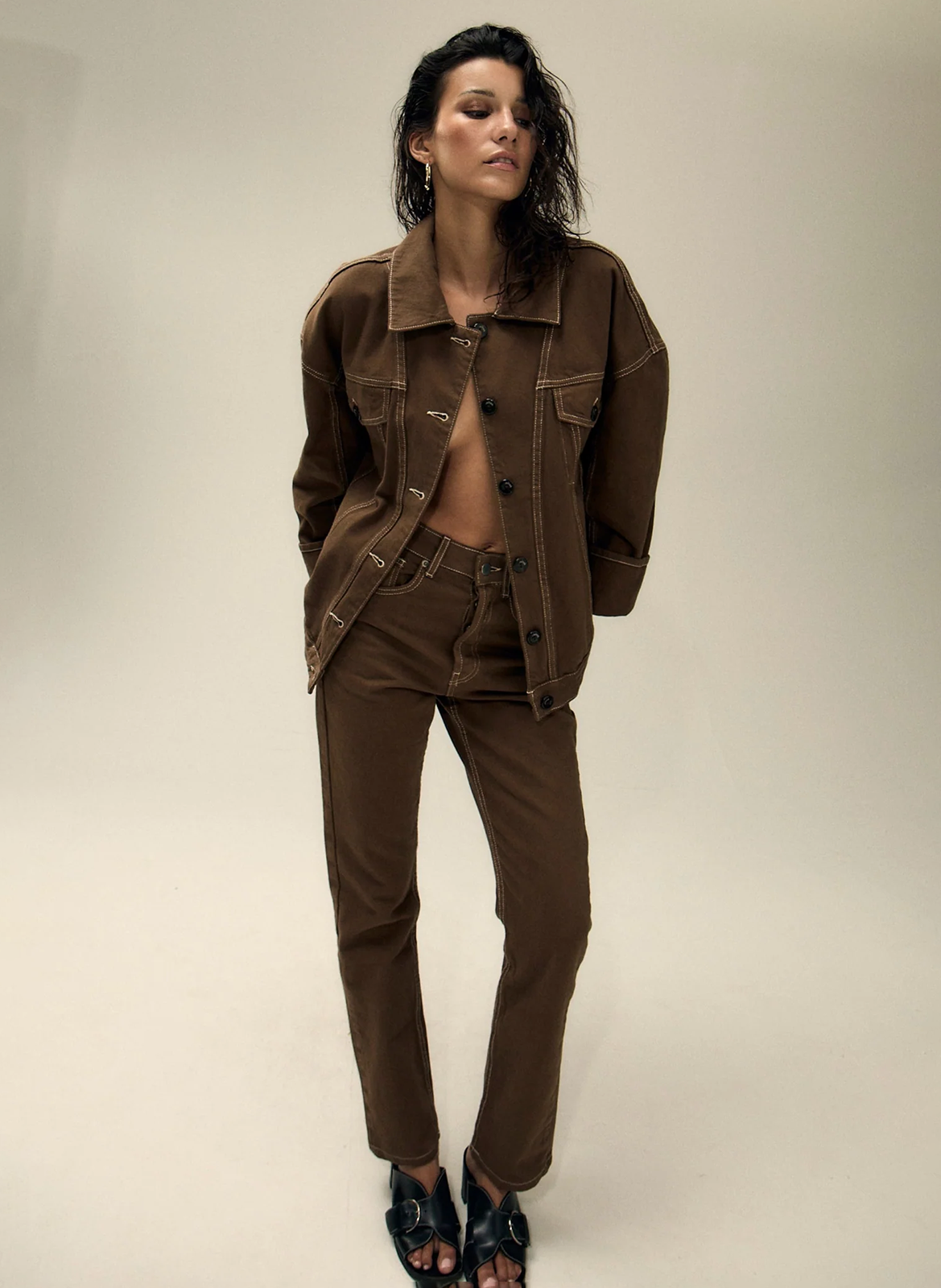 Katoenen spijkerjasje met klassieke kraag NITAH Bruin