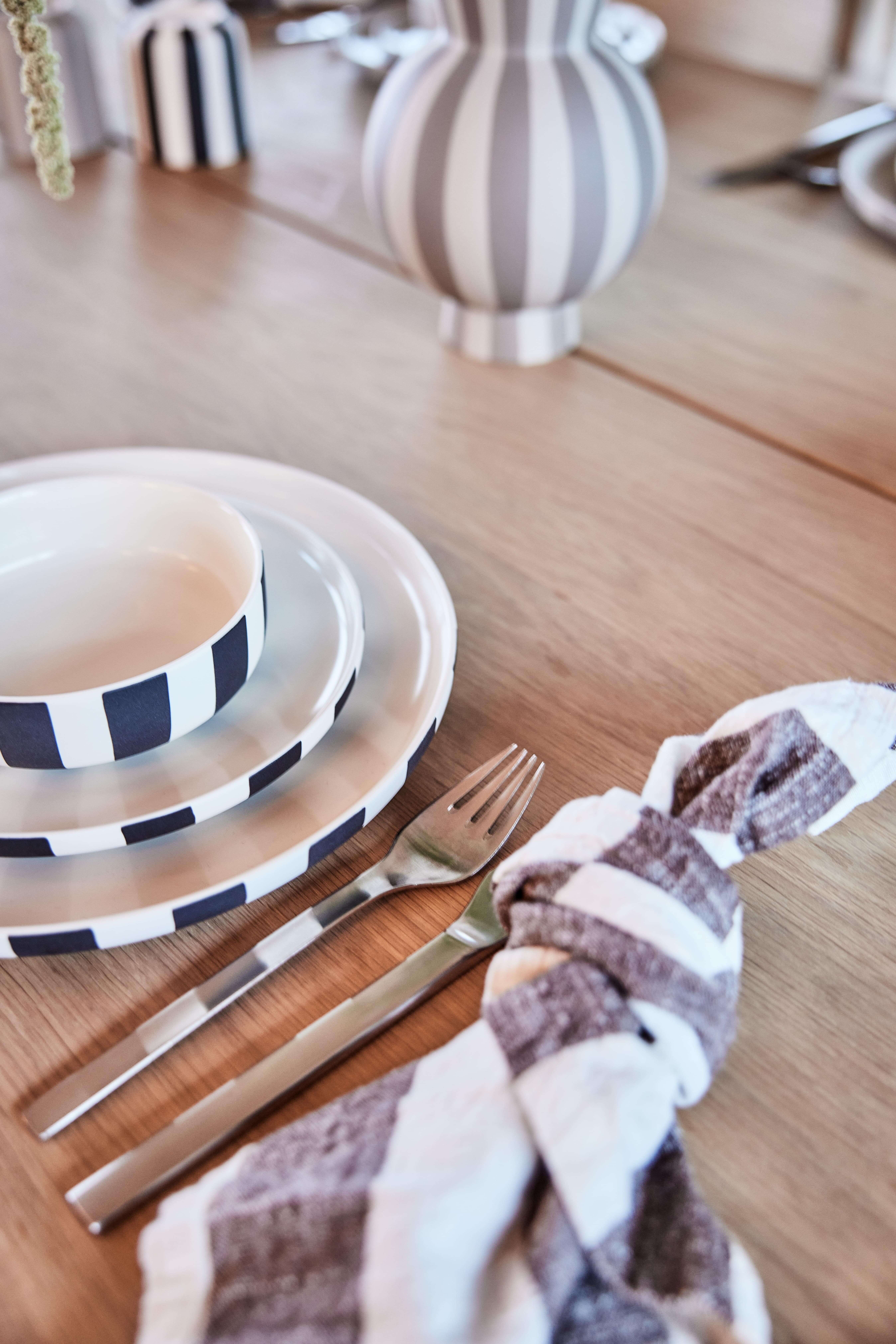 Stoneware plate OYOY LIVING DESIGN Black