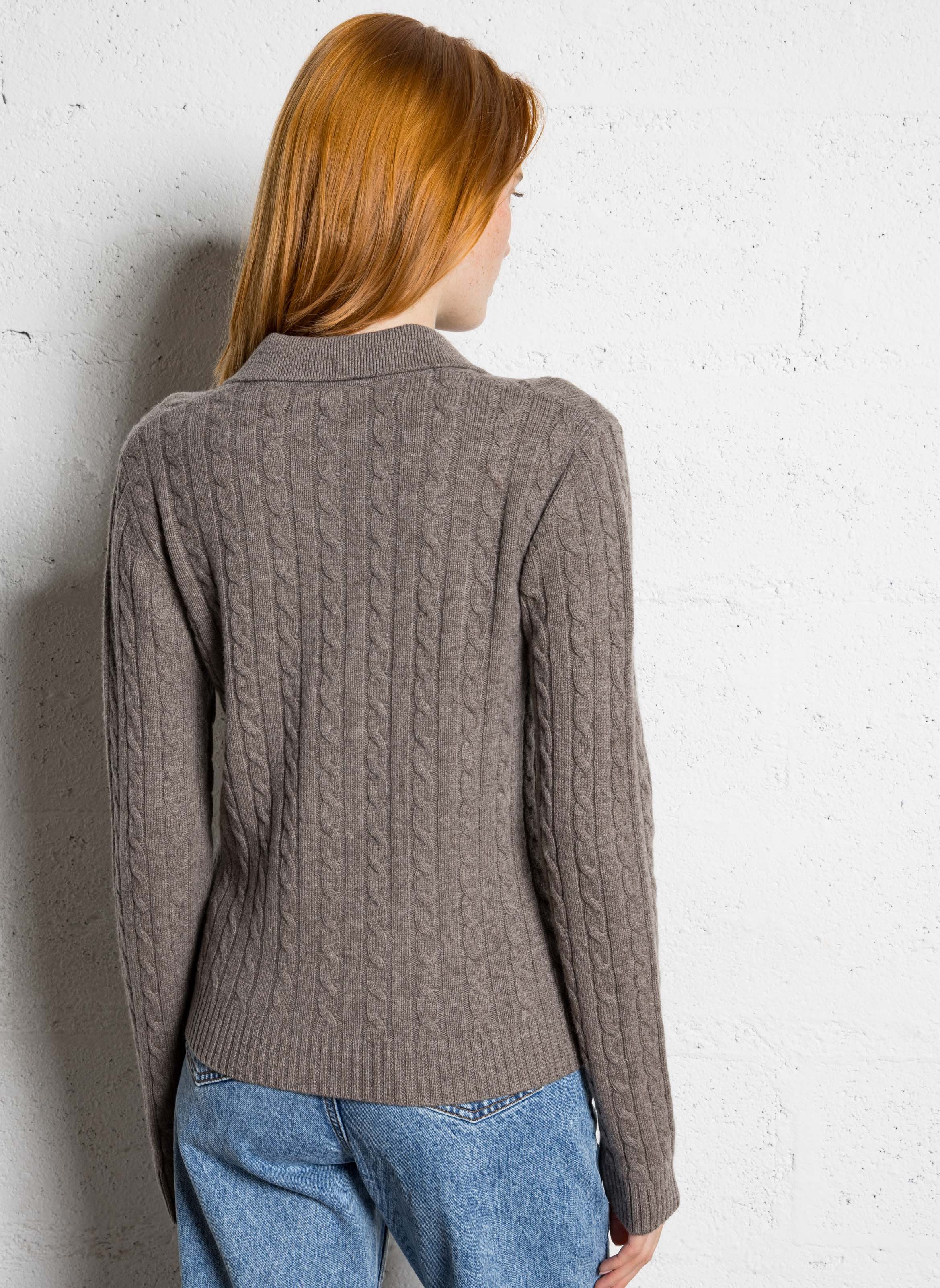 Pullover mit Polokragen aus verdrehtem Strick MARGAUX LONNBERG Beige