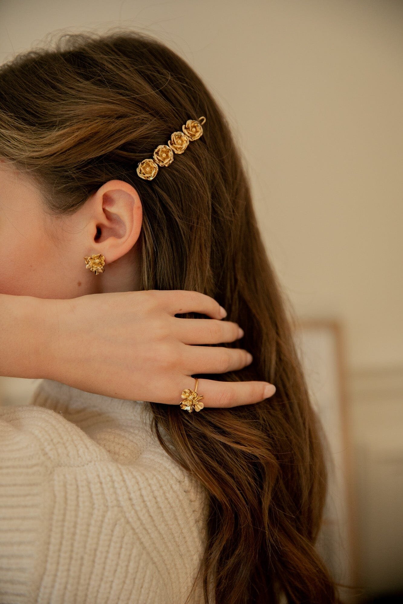 Mini gold flower hair clip in gold-plated brass Golden