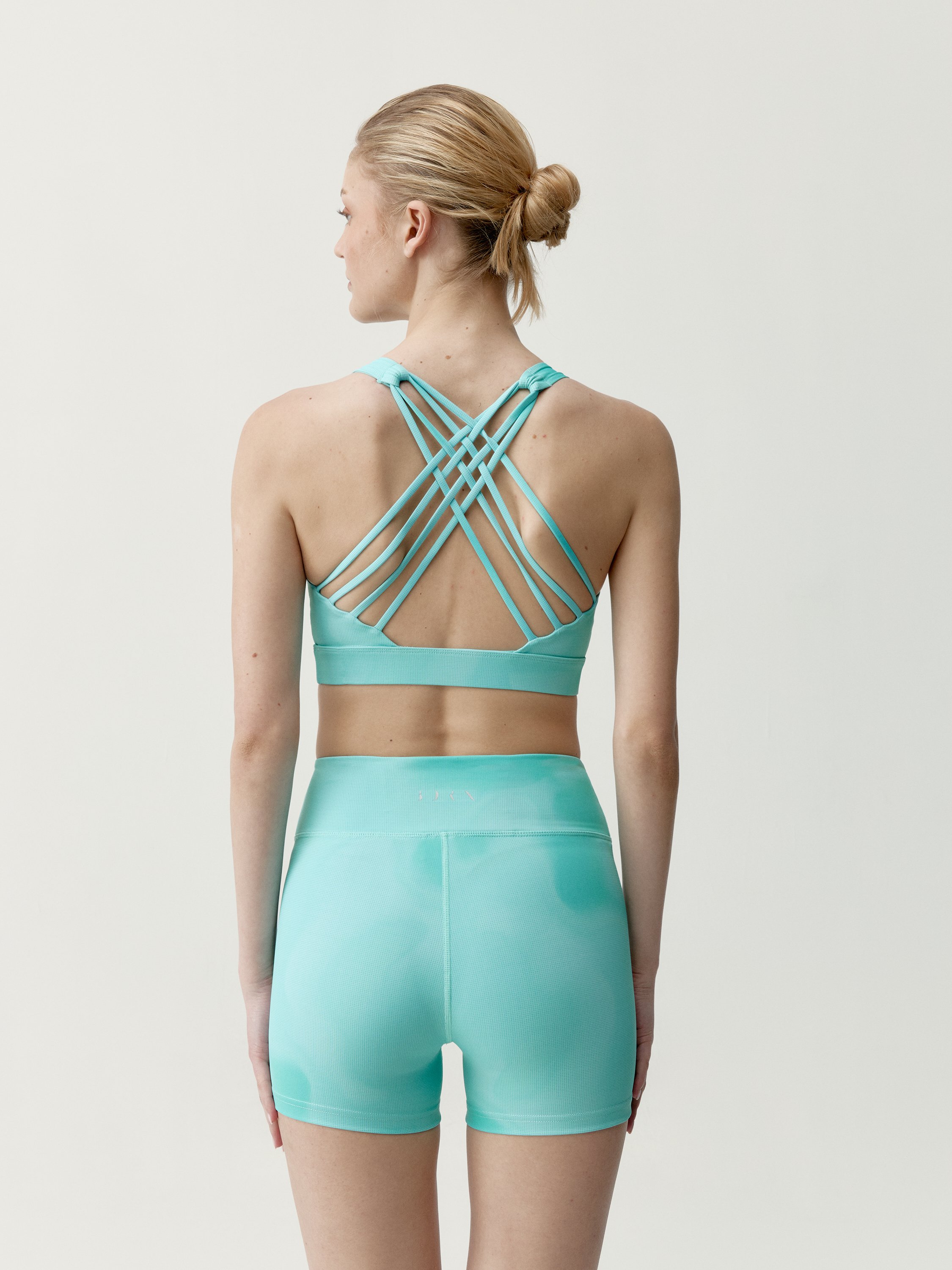 Short moulant de sport performance elizabeth BORN Vert