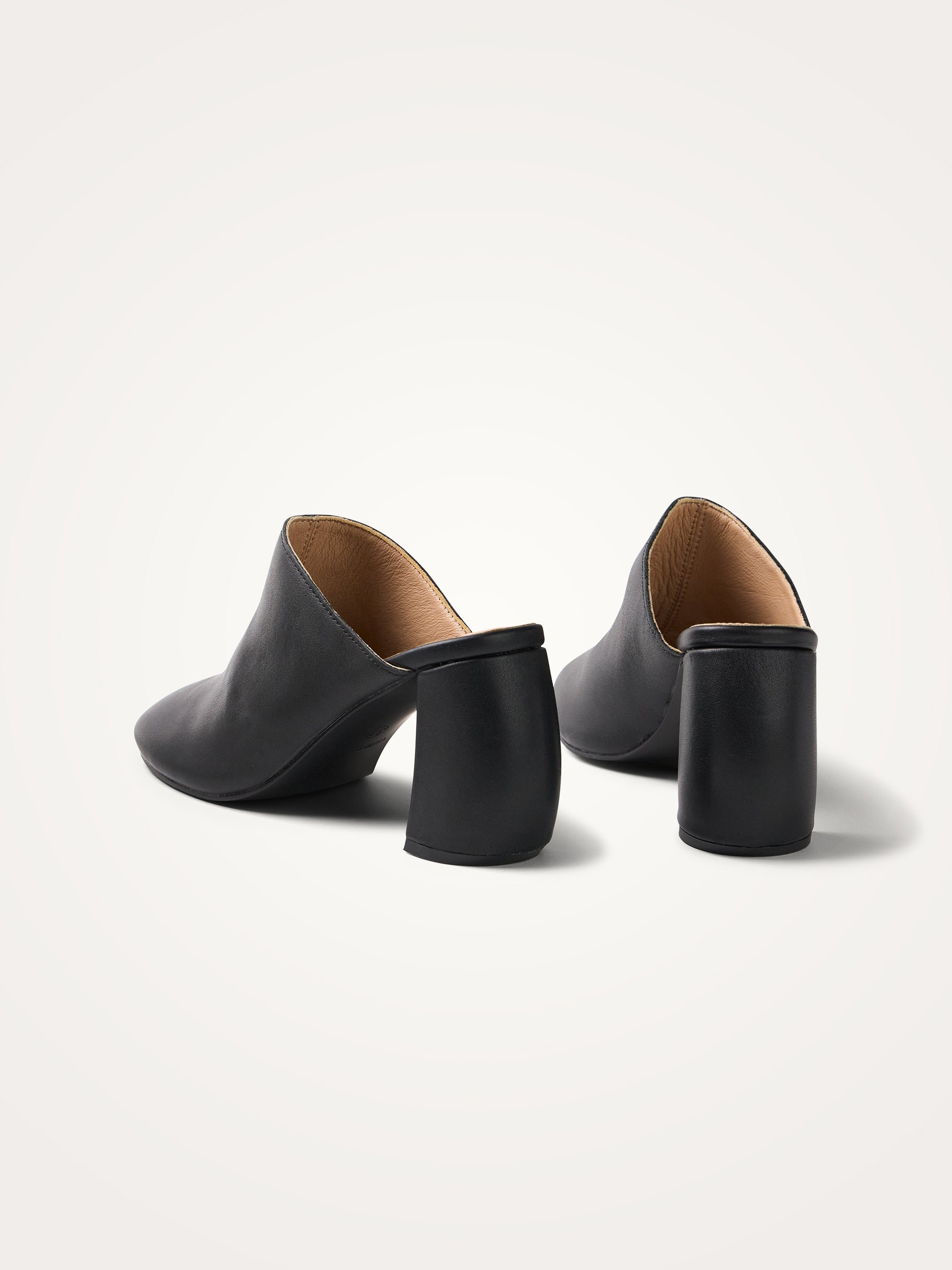 Clog leather mules with demi-lune heel VANESSA WU Black