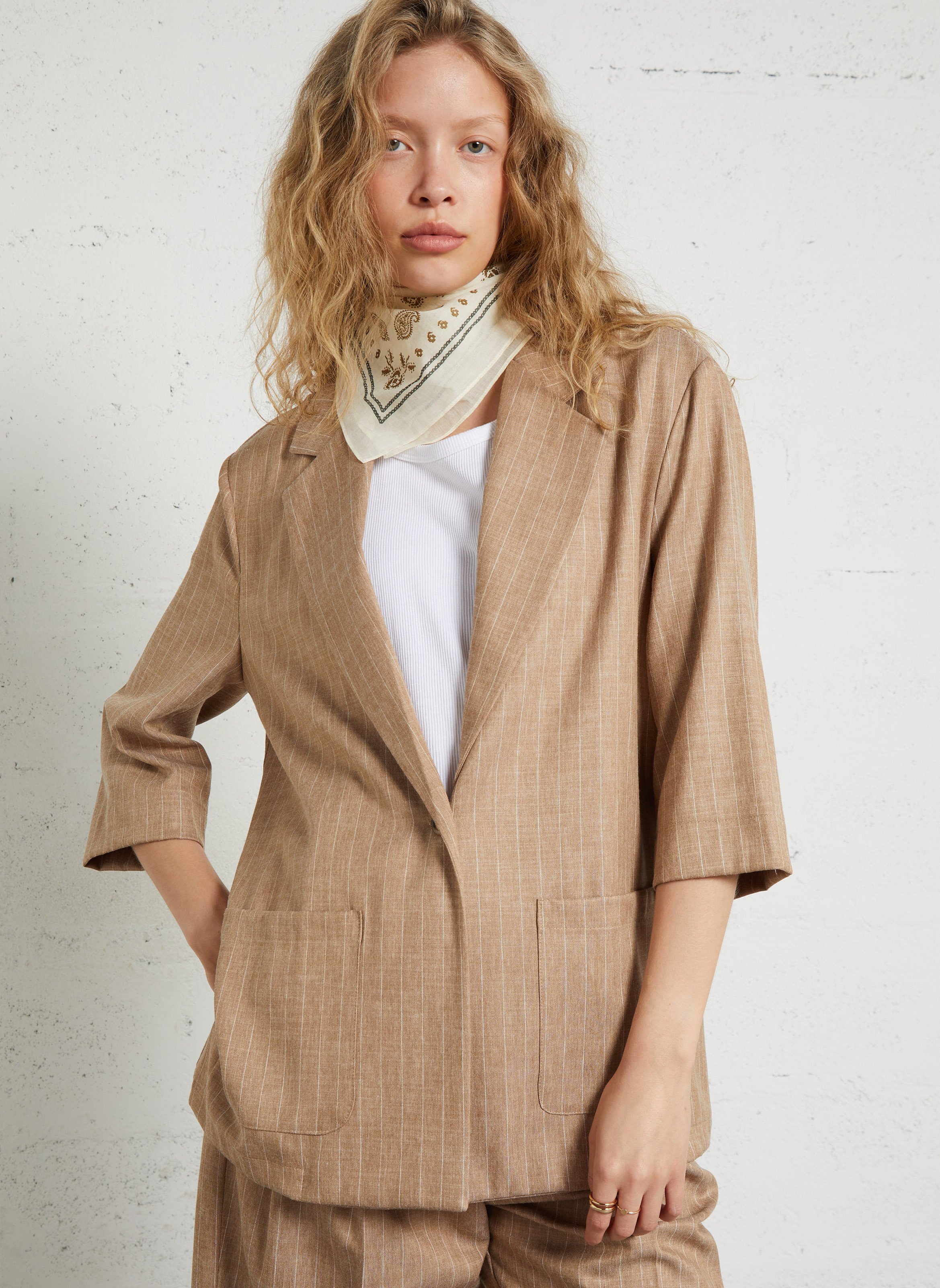 Gerade geschnittener Blazer mit Reverskragen in Streifenmuster PLEASE Beige