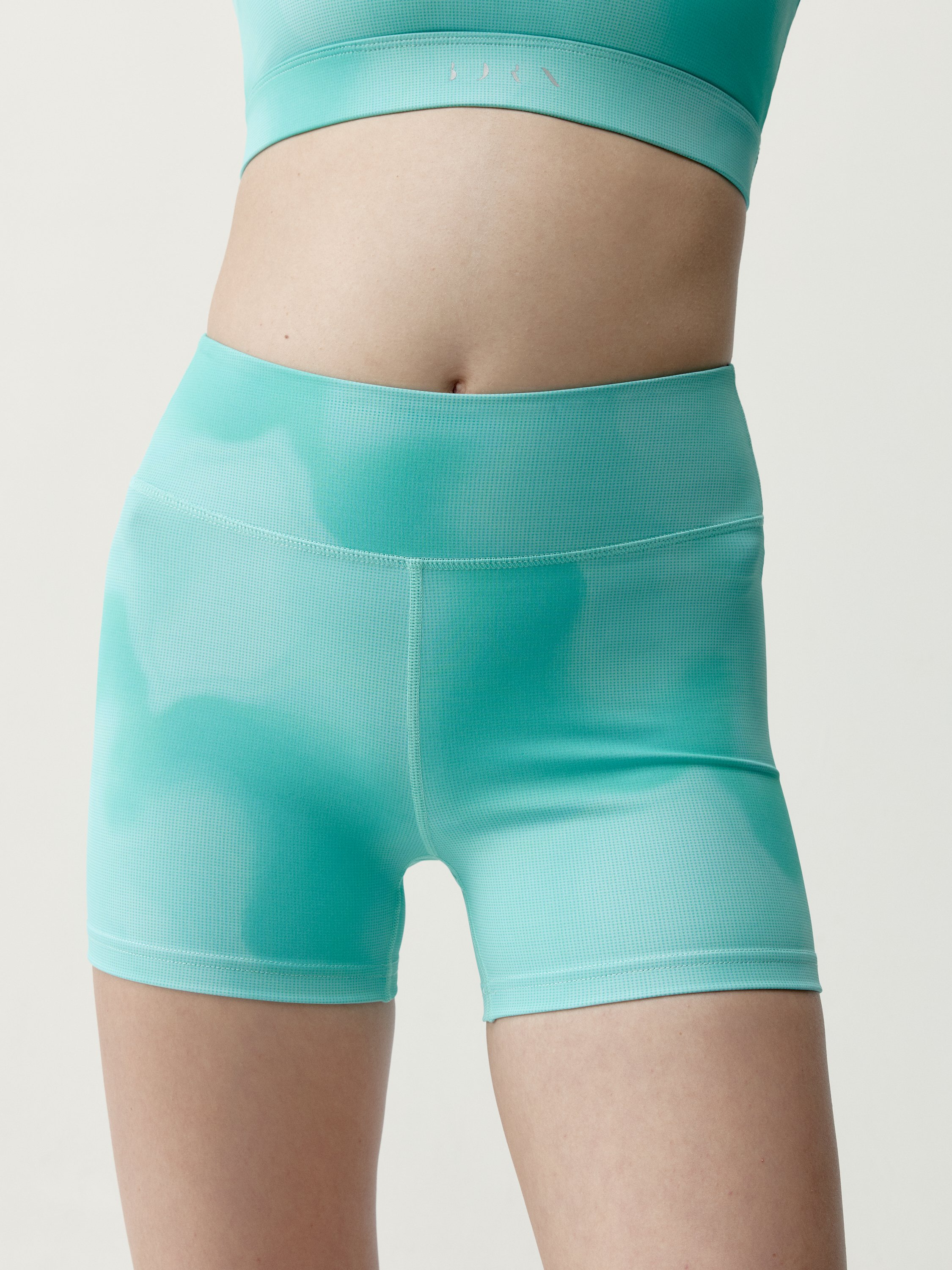 Short moulant de sport performance elizabeth BORN Vert