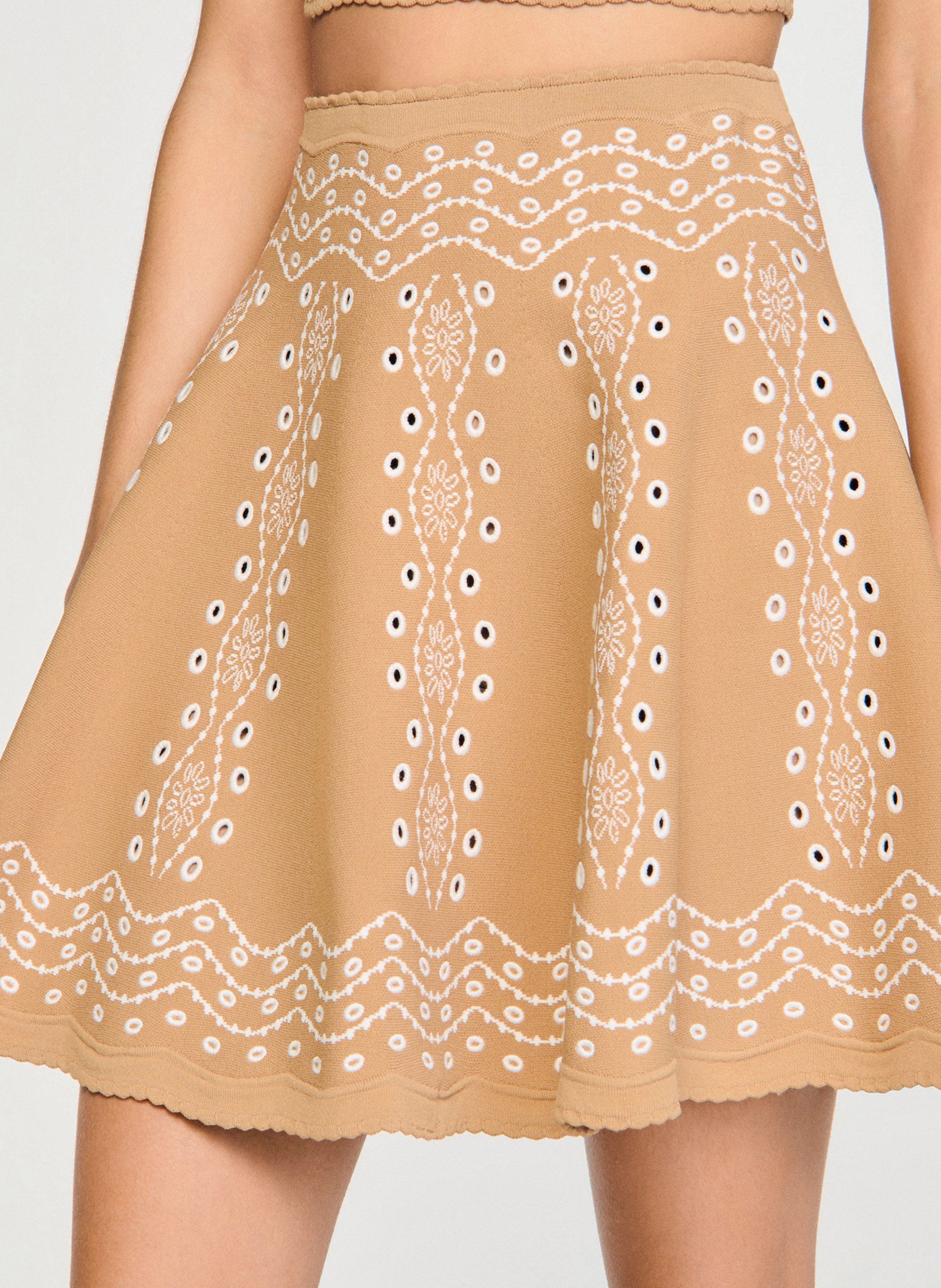 Korte uitlopende rok met borduursels SANDRO Beige