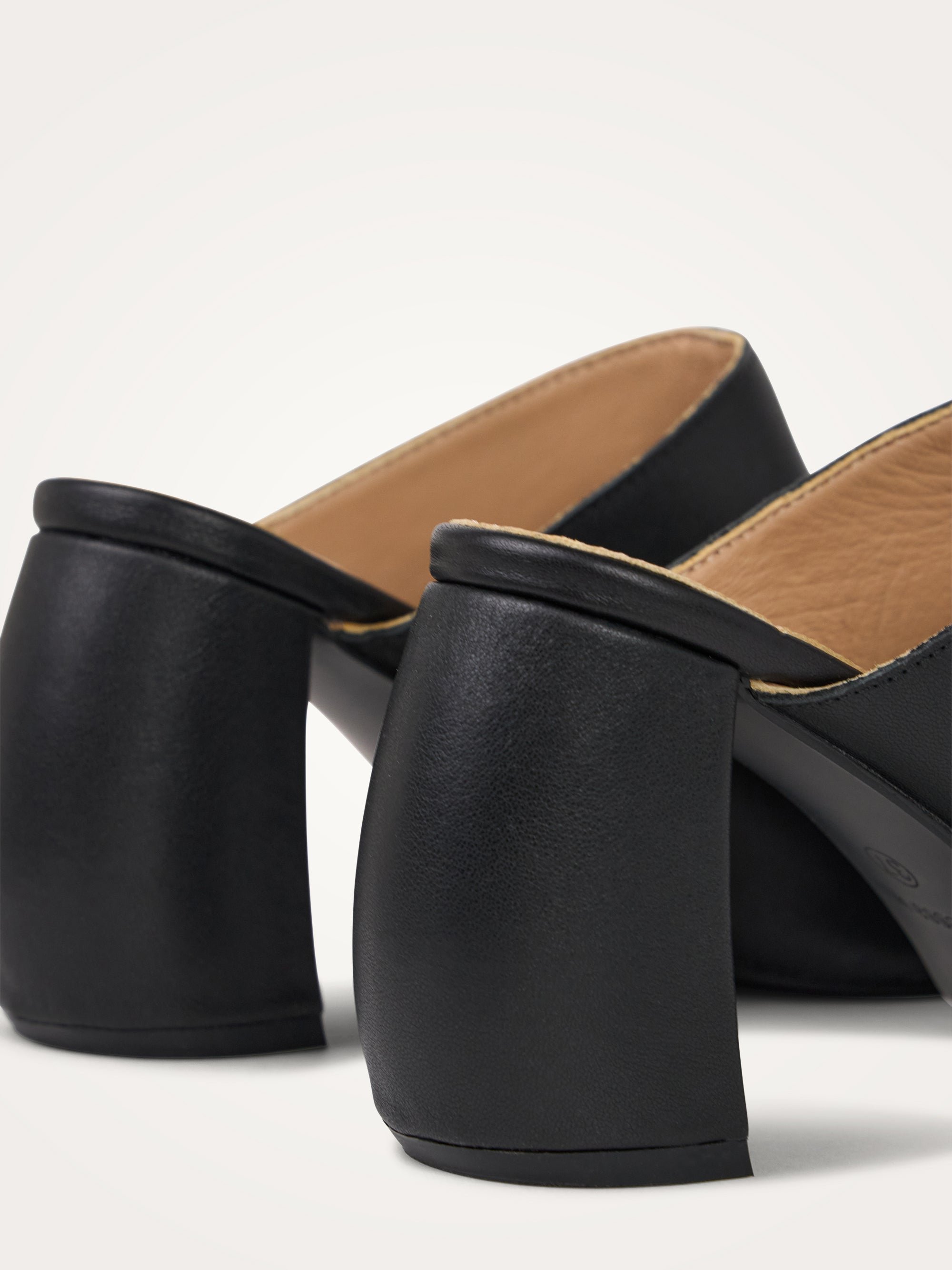 Clog leather mules with demi-lune heel VANESSA WU Black