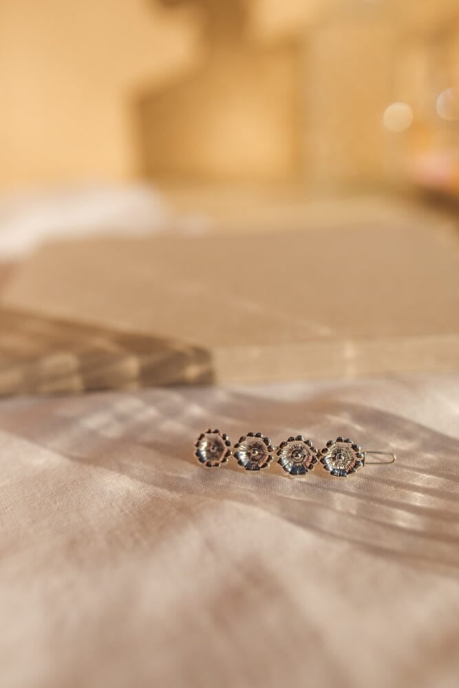 Mini silver-plated flower hair clip Silver