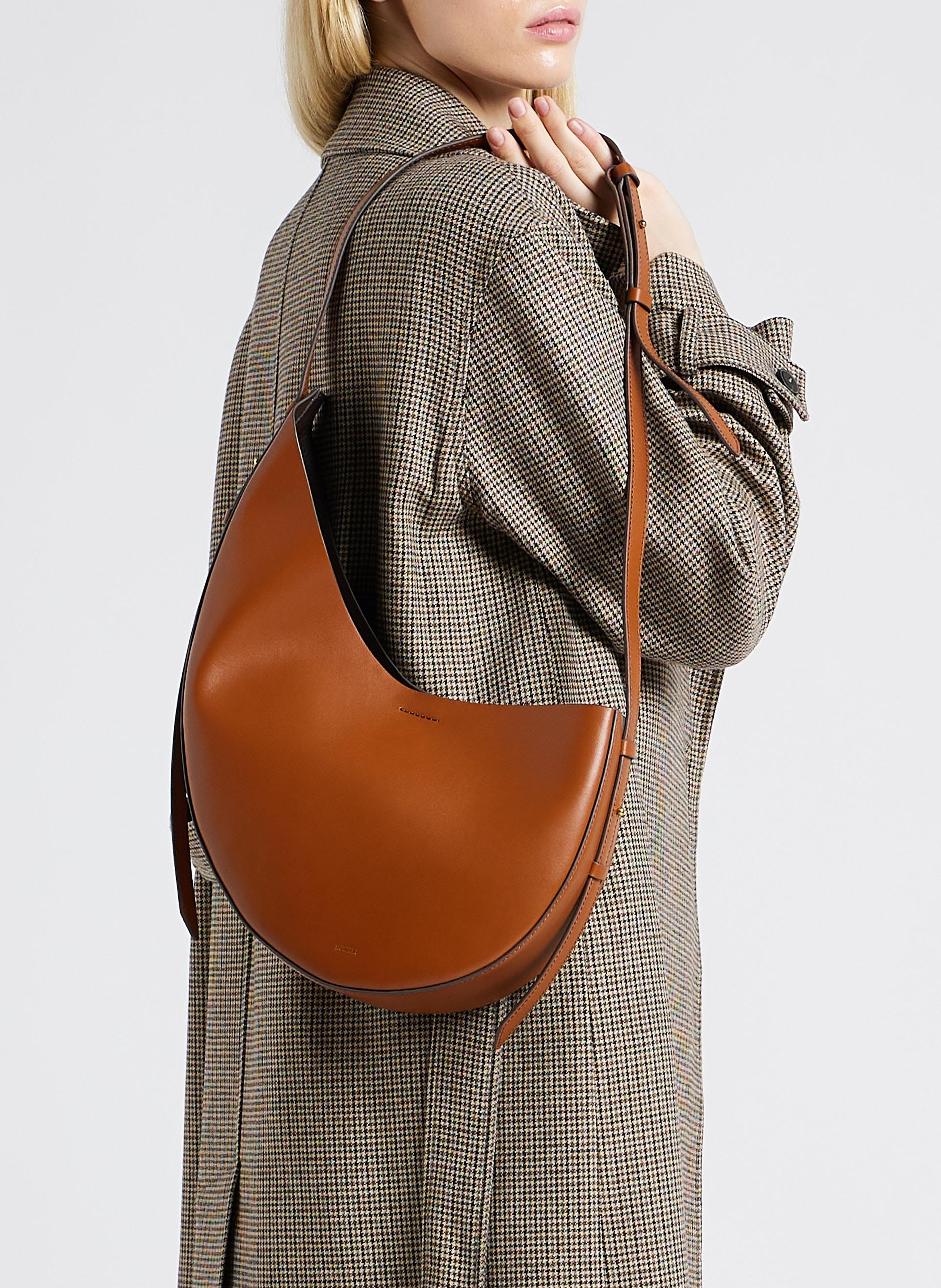 Sac bandoulière asymétrique en cuir lisse SOEUR Beige