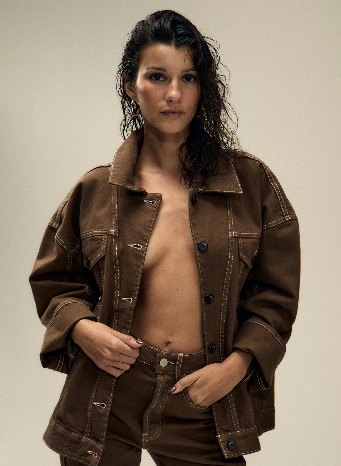 Katoenen spijkerjasje met klassieke kraag NITAH Bruin