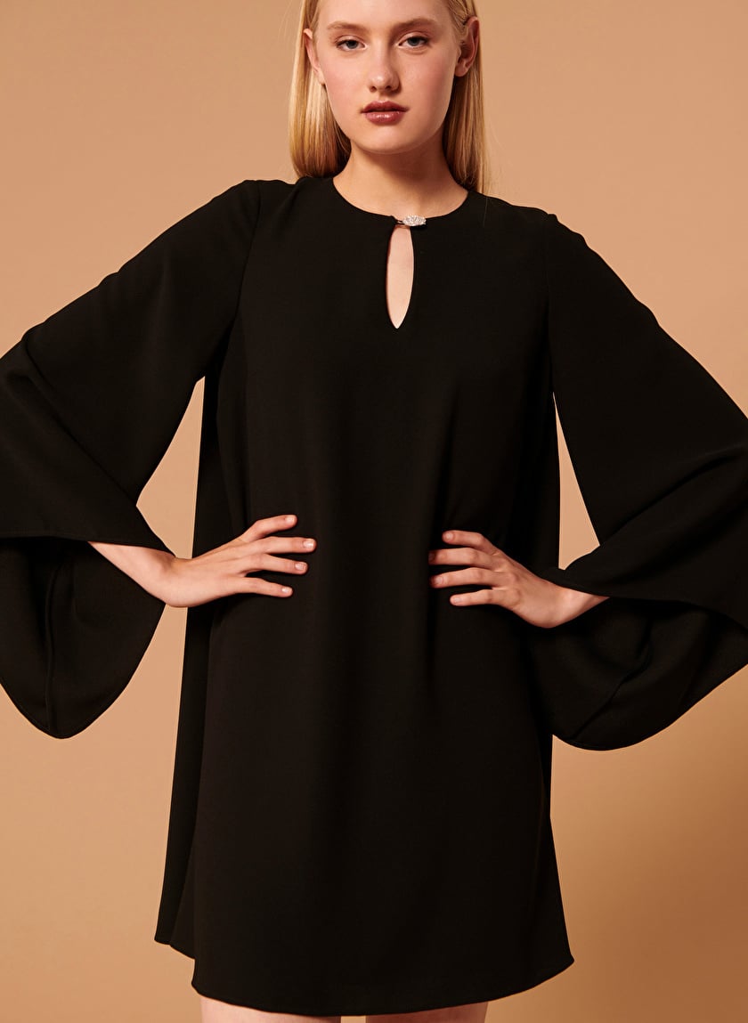 Robe courte col rond en crêpe TARA JARMON Noir