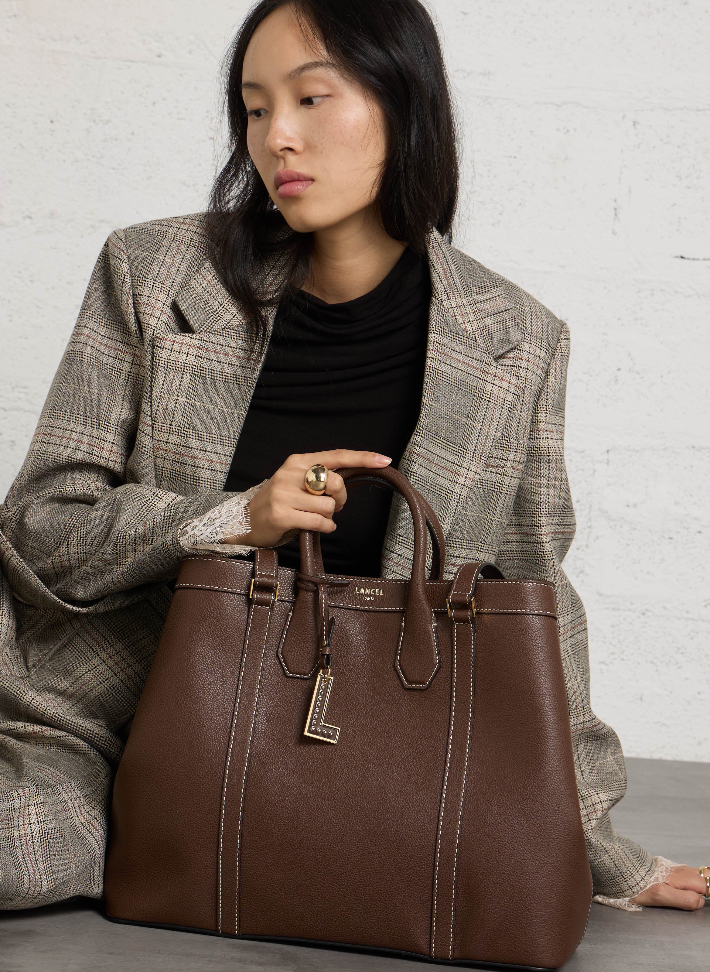 Einfarbige Shopper-Tasche aus genarbtem Leder LANCEL Braun