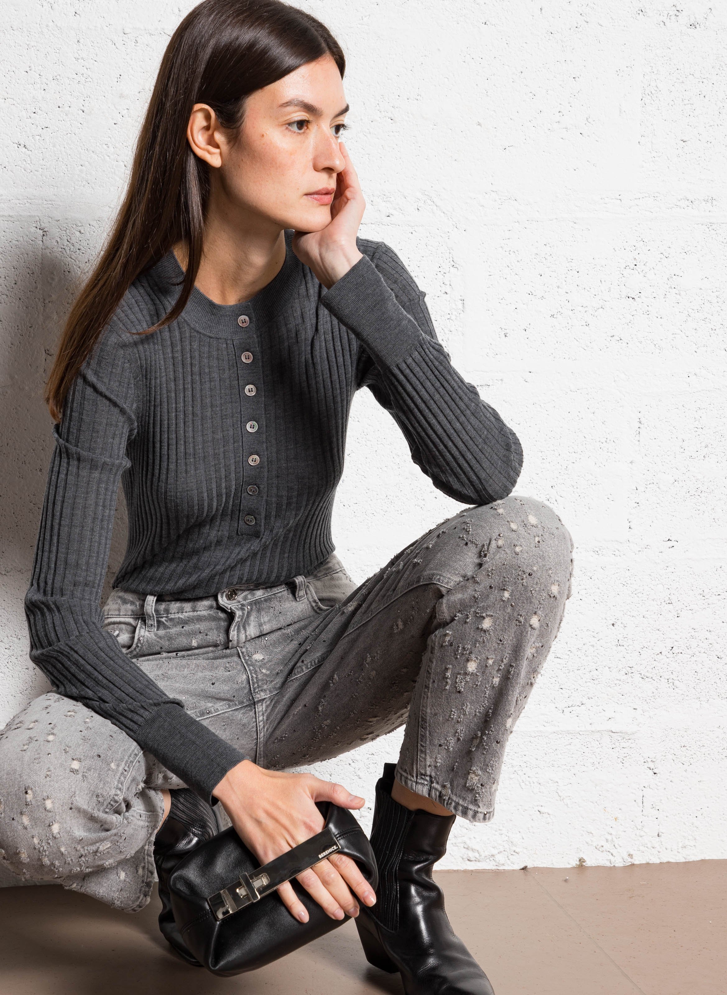 Kleine Ledertasche mit Metallgriff BERENICE Schwarz