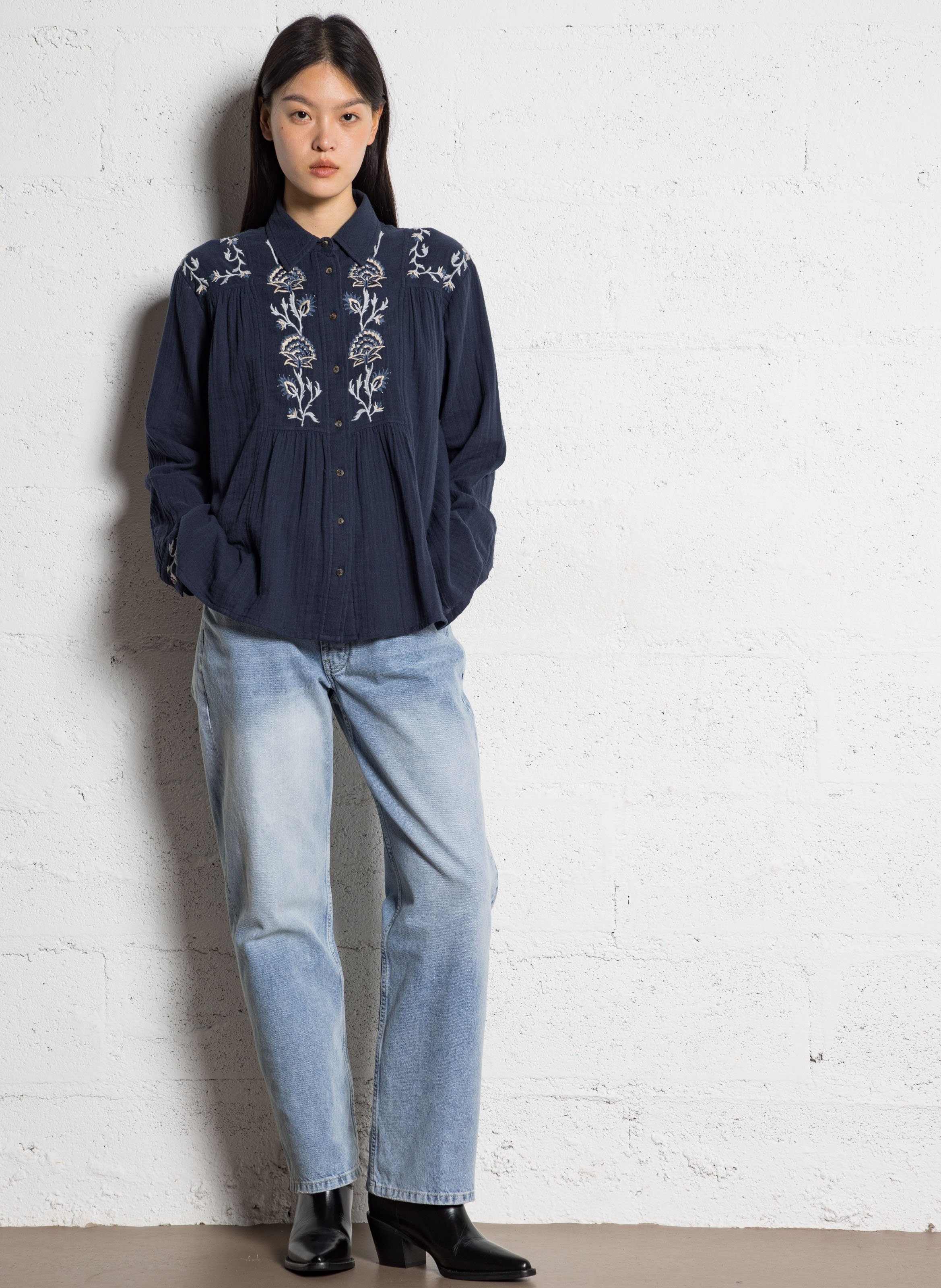 Buttoned blouse with cotton embroideries MAISON HOTEL Blue