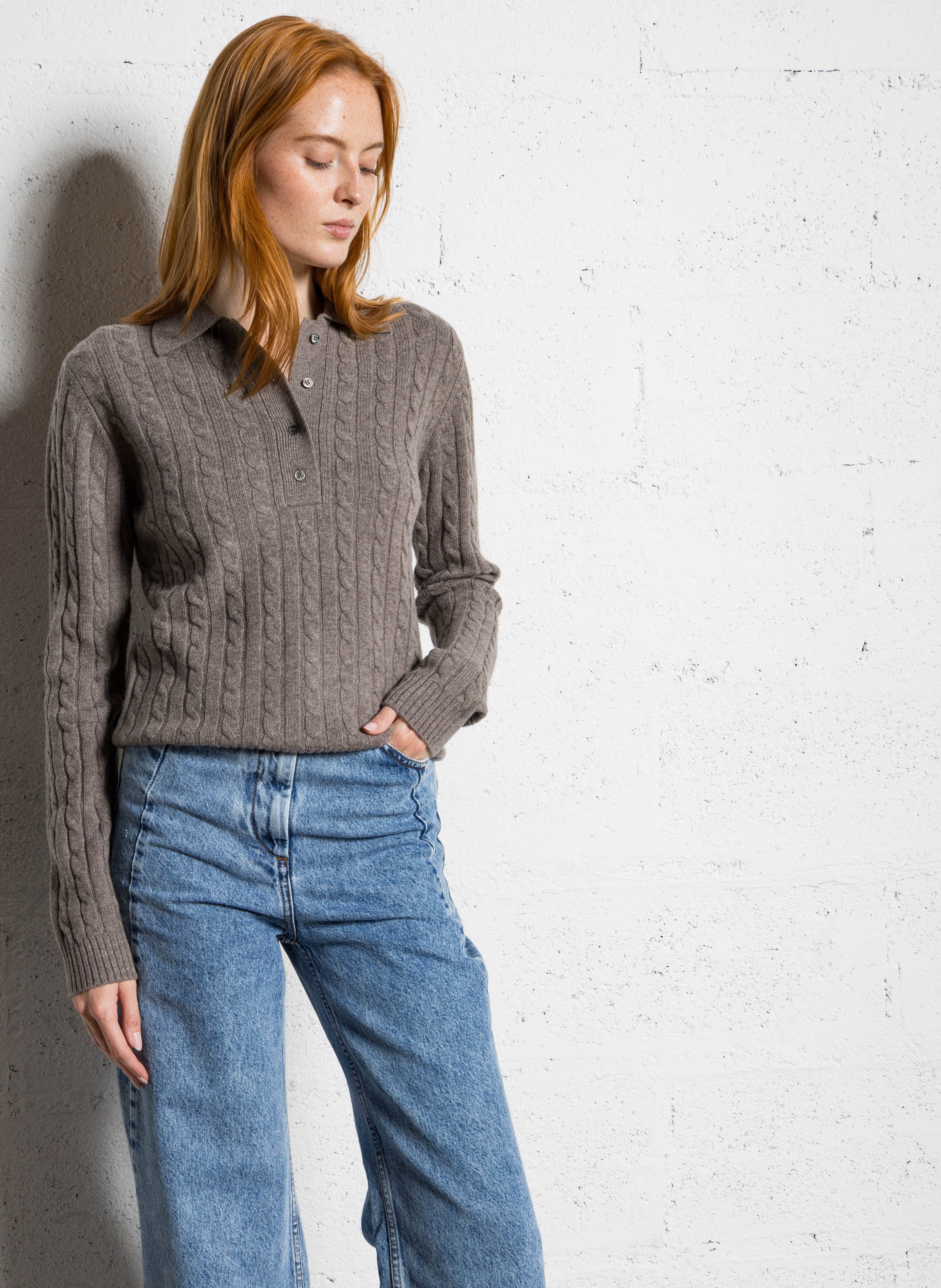 Pullover mit Polokragen aus verdrehtem Strick MARGAUX LONNBERG Beige