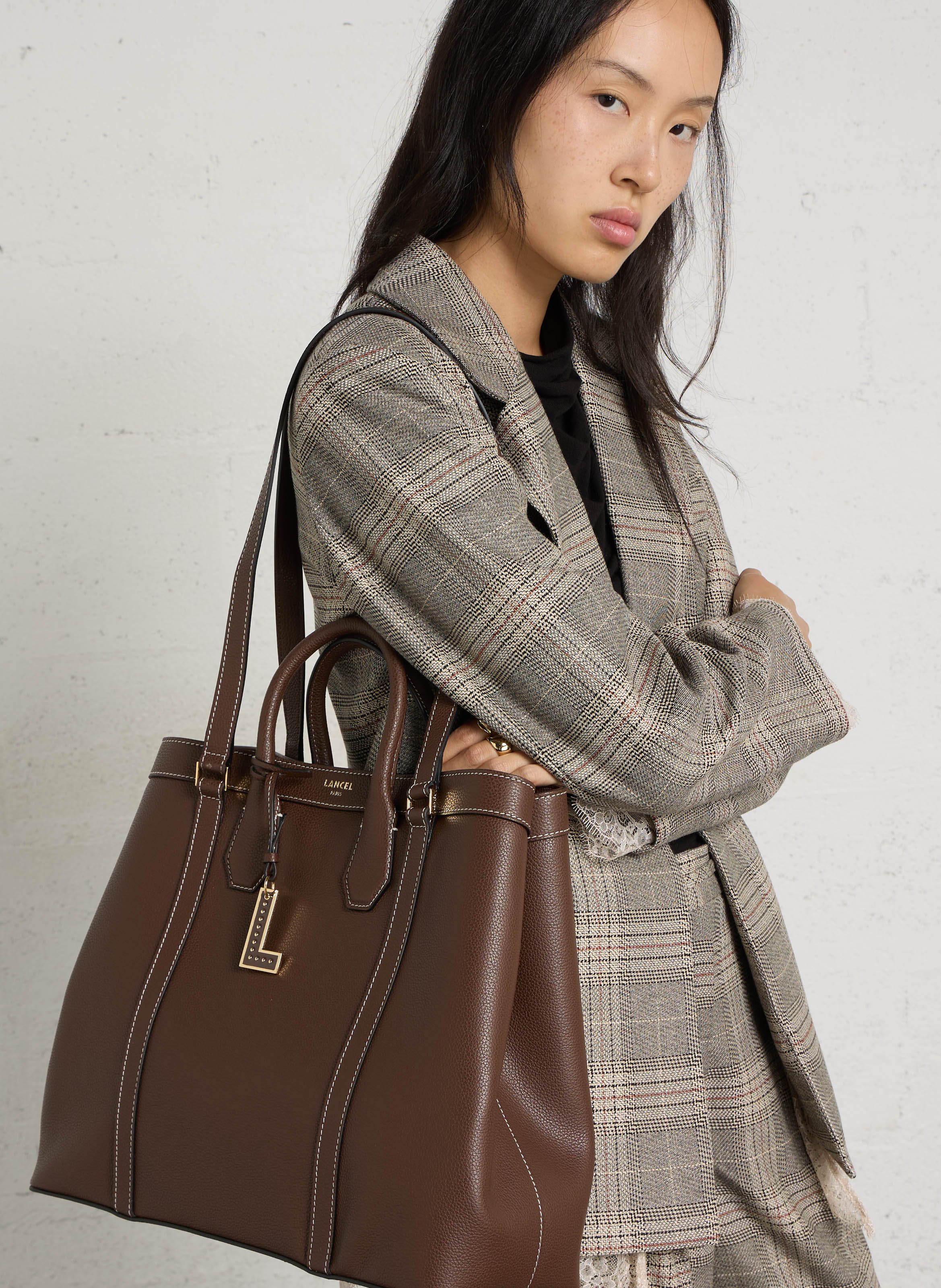 Einfarbige Shopper-Tasche aus genarbtem Leder LANCEL Braun