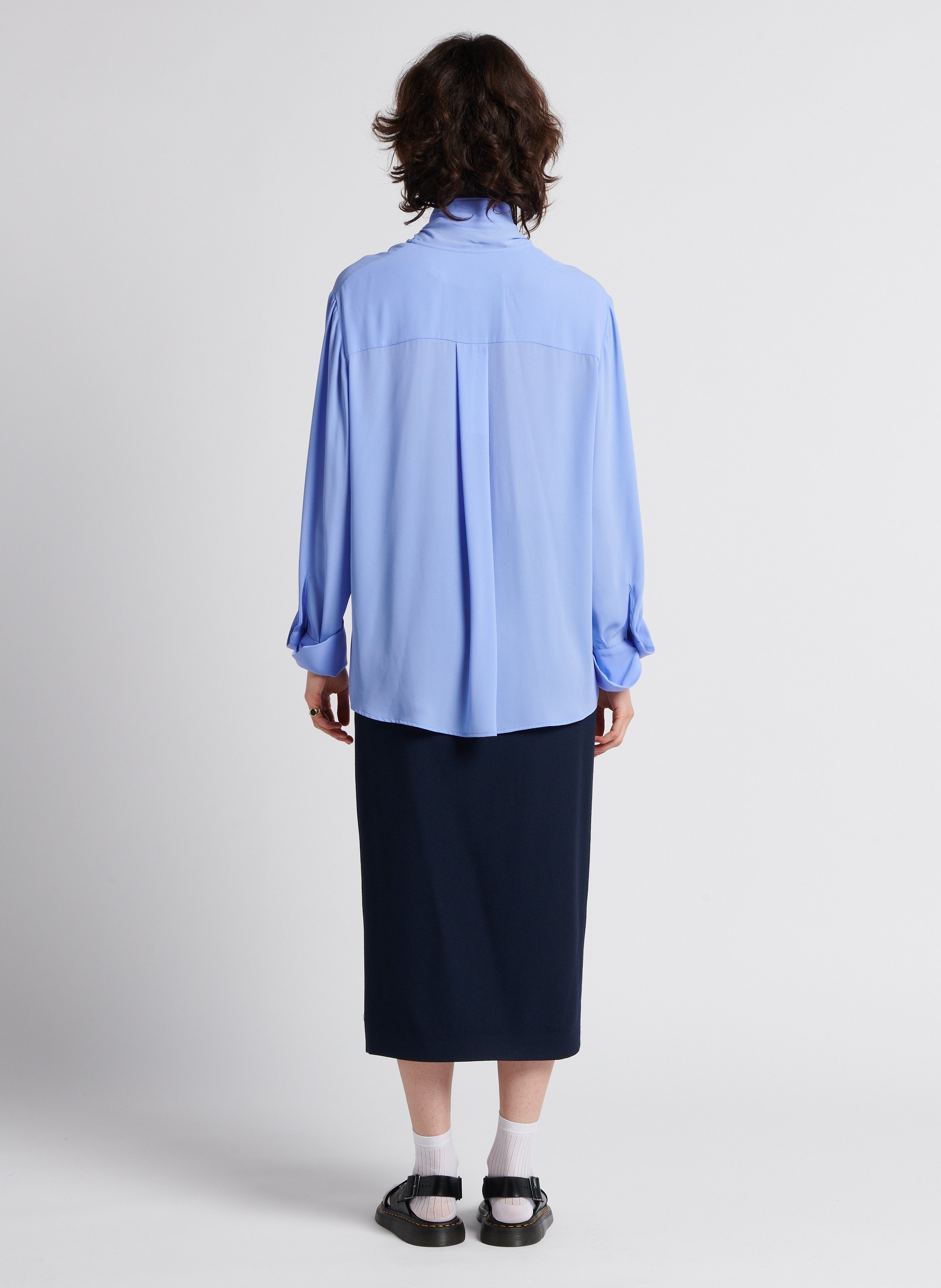 Camisa holgada fruncida con cuello lazado MARGAUX LONNBERG Morado