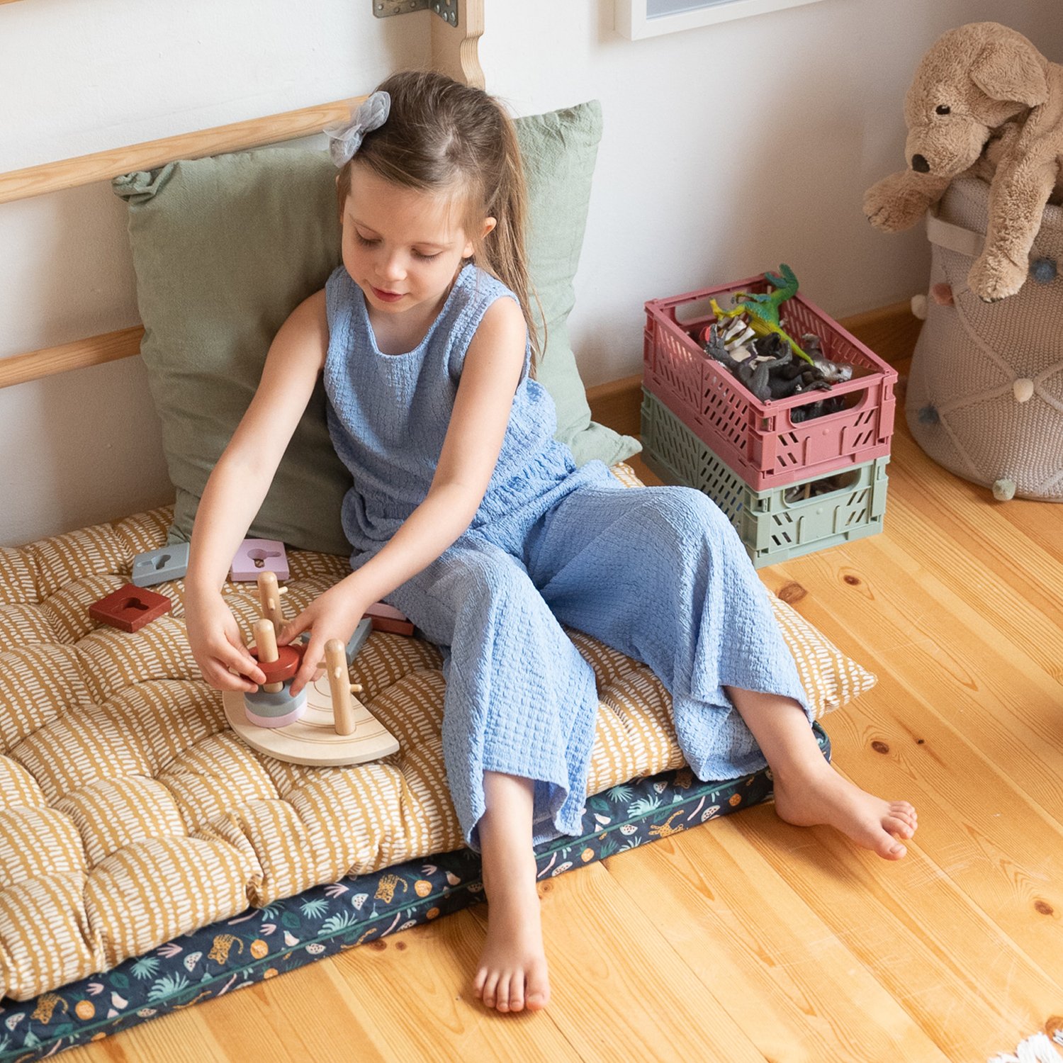 Elias rainbow peg puzzle KINDSGUT Pink