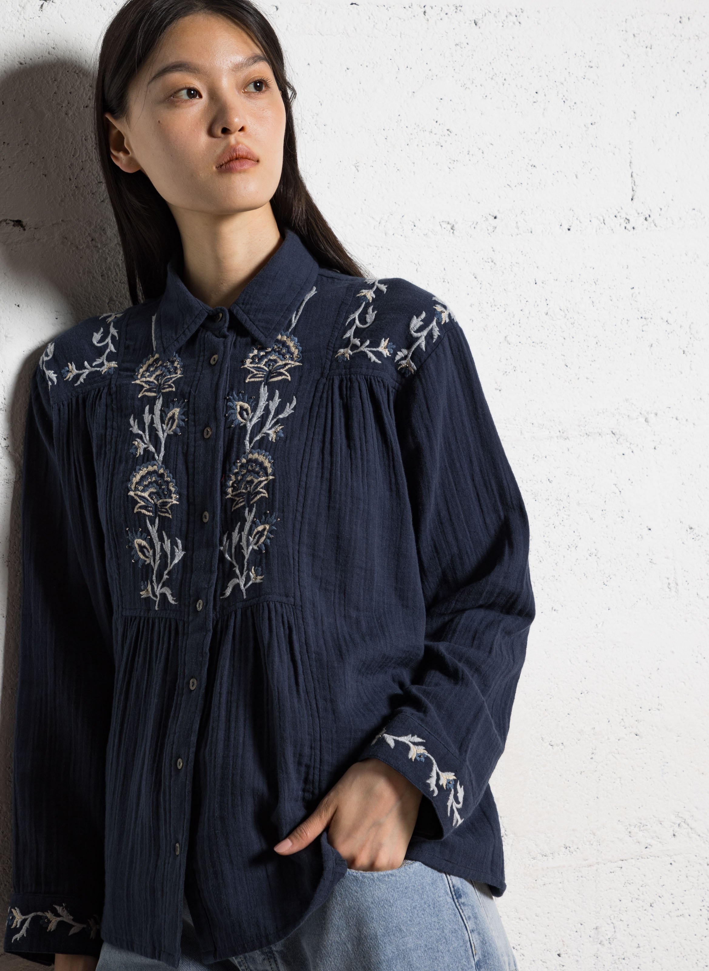 Buttoned blouse with cotton embroideries MAISON HOTEL Blue