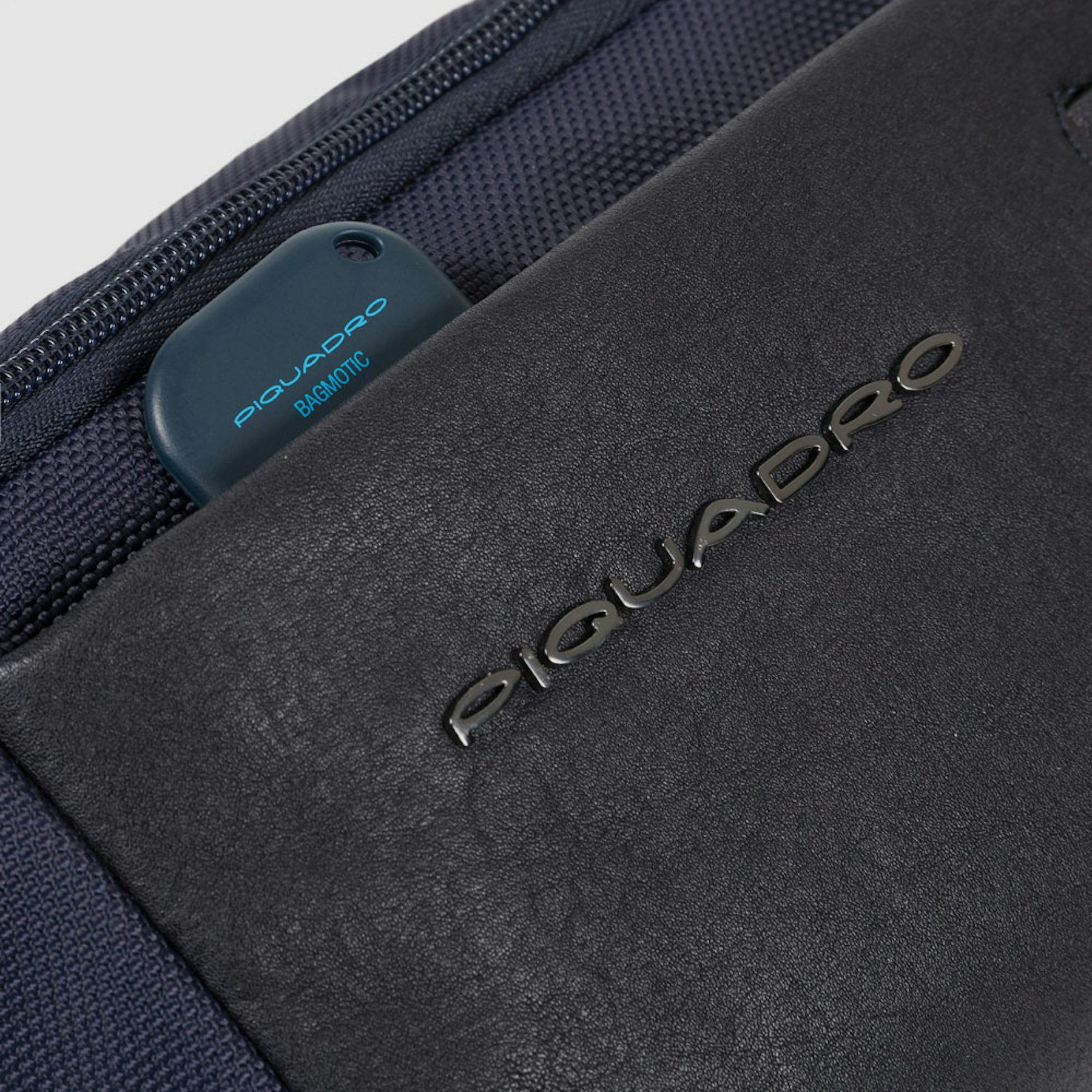 Leather waist bag PIQUADRO Blue