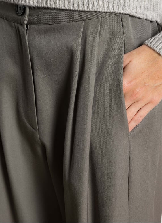 Wijde broek van wol | Groen by MASSCOB Wijde broek van wol Groen