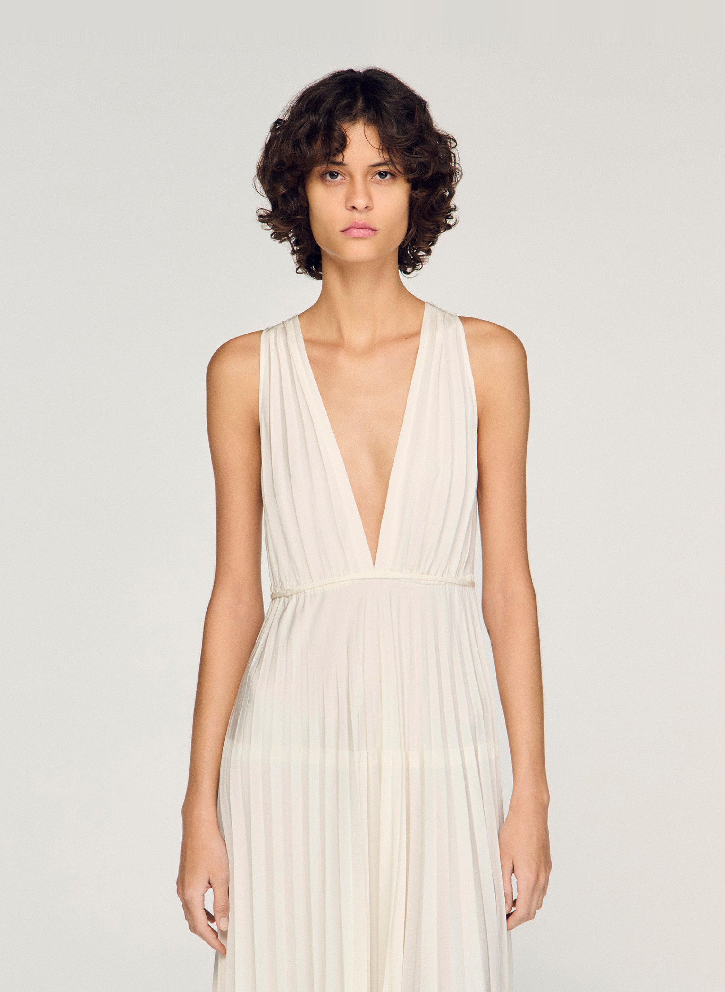Robe longue décolleté V SANDRO Beige