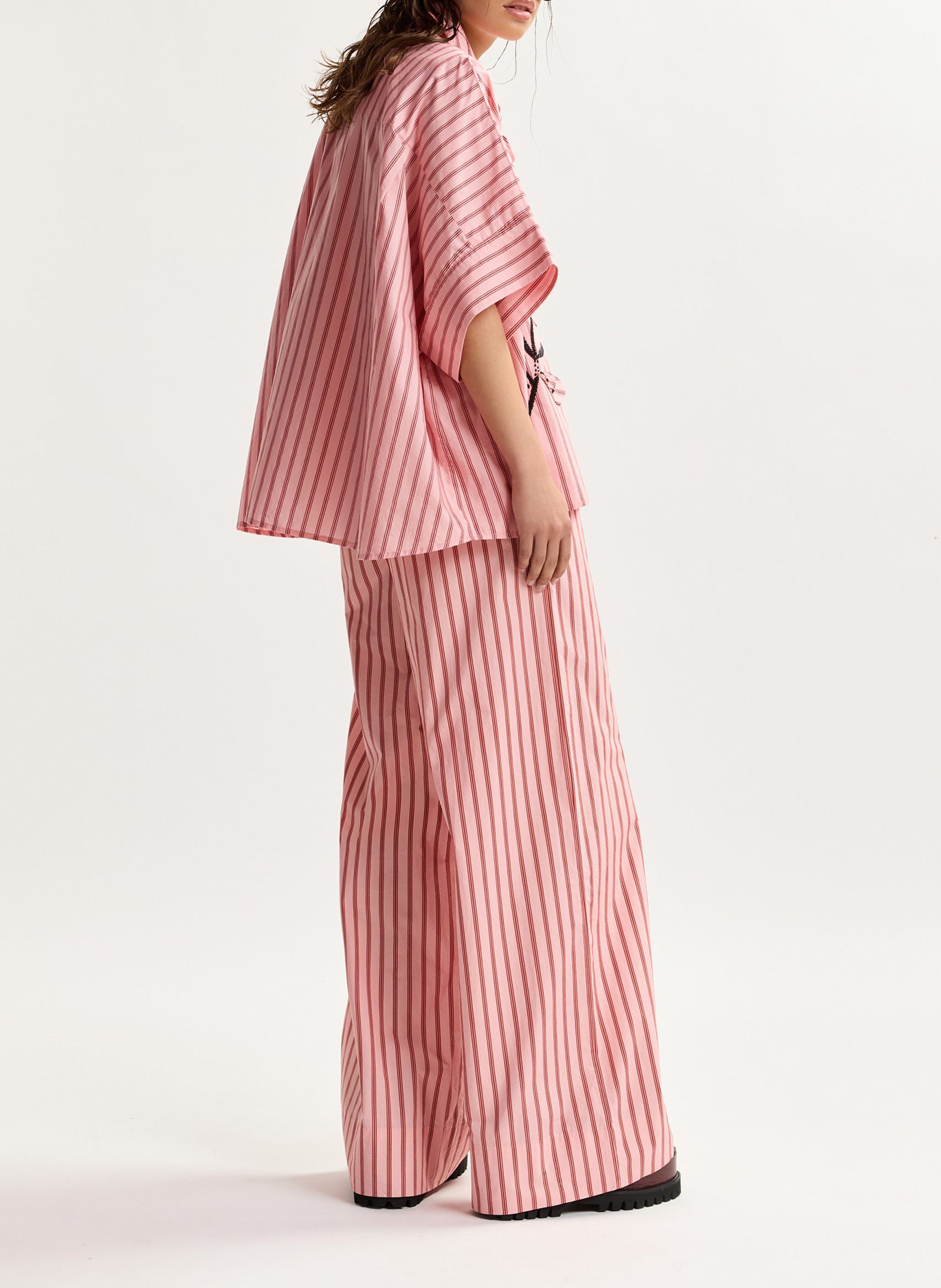 Pantalón de talle alto ancho a rayas. ESSENTIEL ANTWERP Rosa