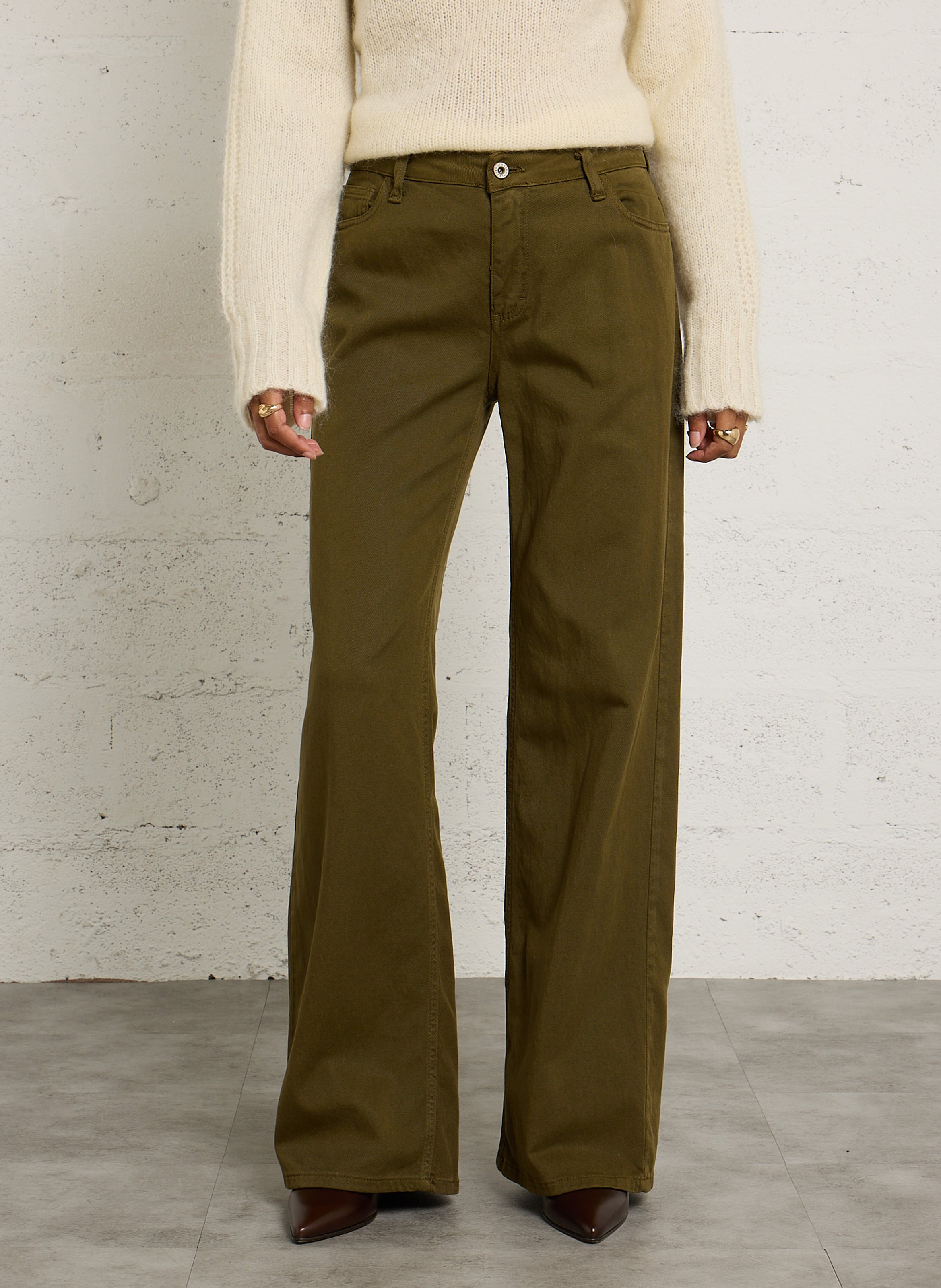 Flared Jeans mit hohem Bund PLEASE