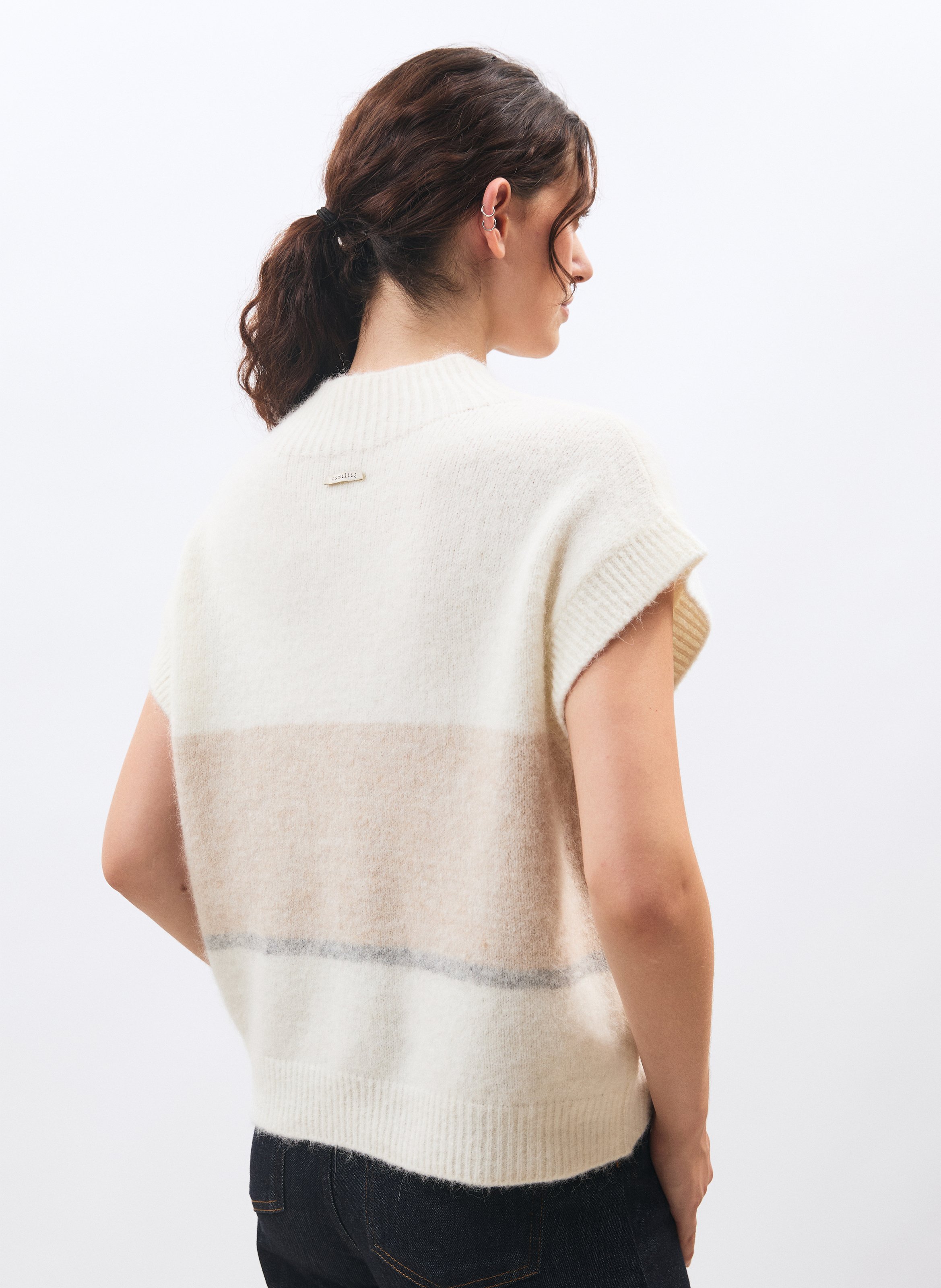 Sleeveless oversized sweater HUMILITY White