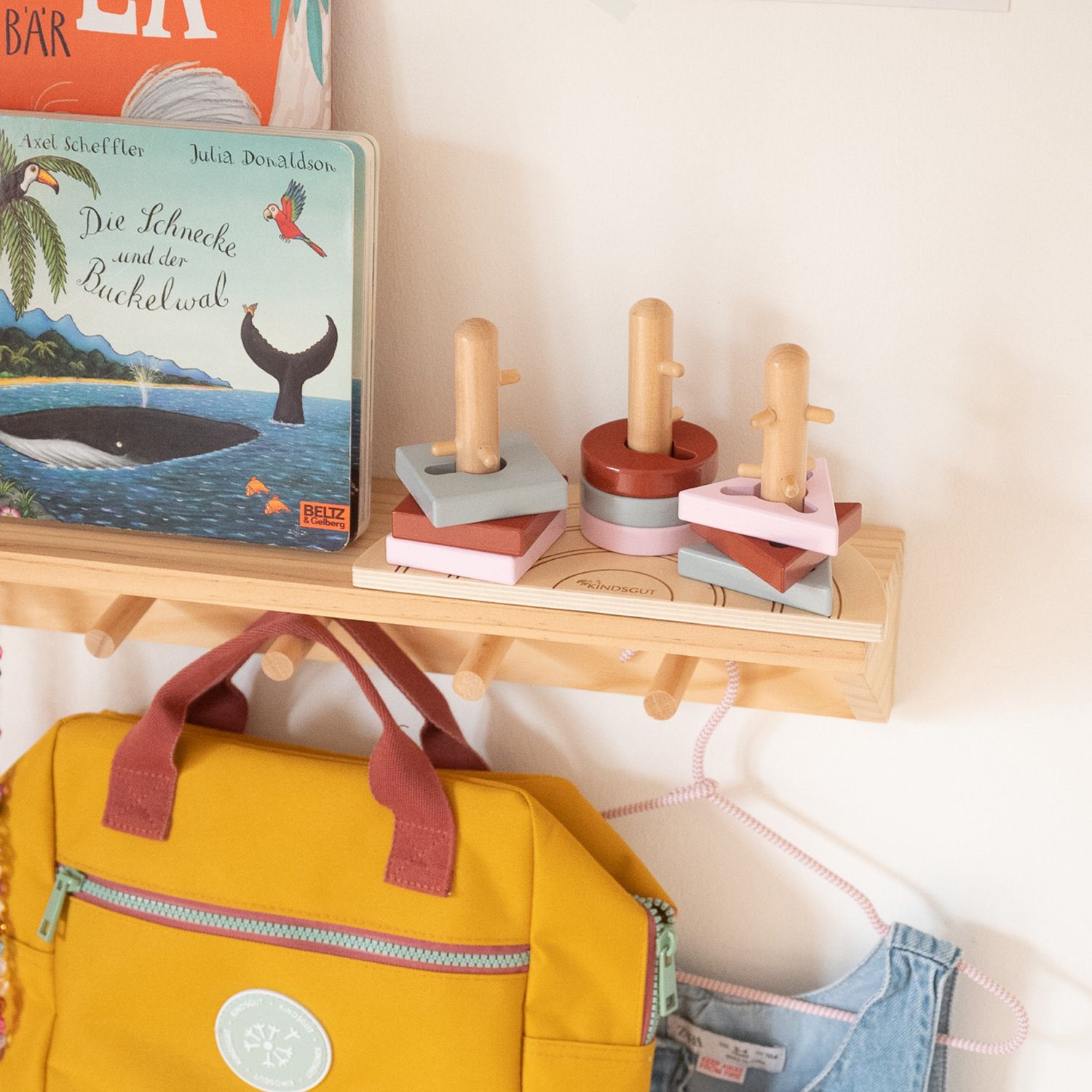 Elias rainbow peg puzzle KINDSGUT Pink