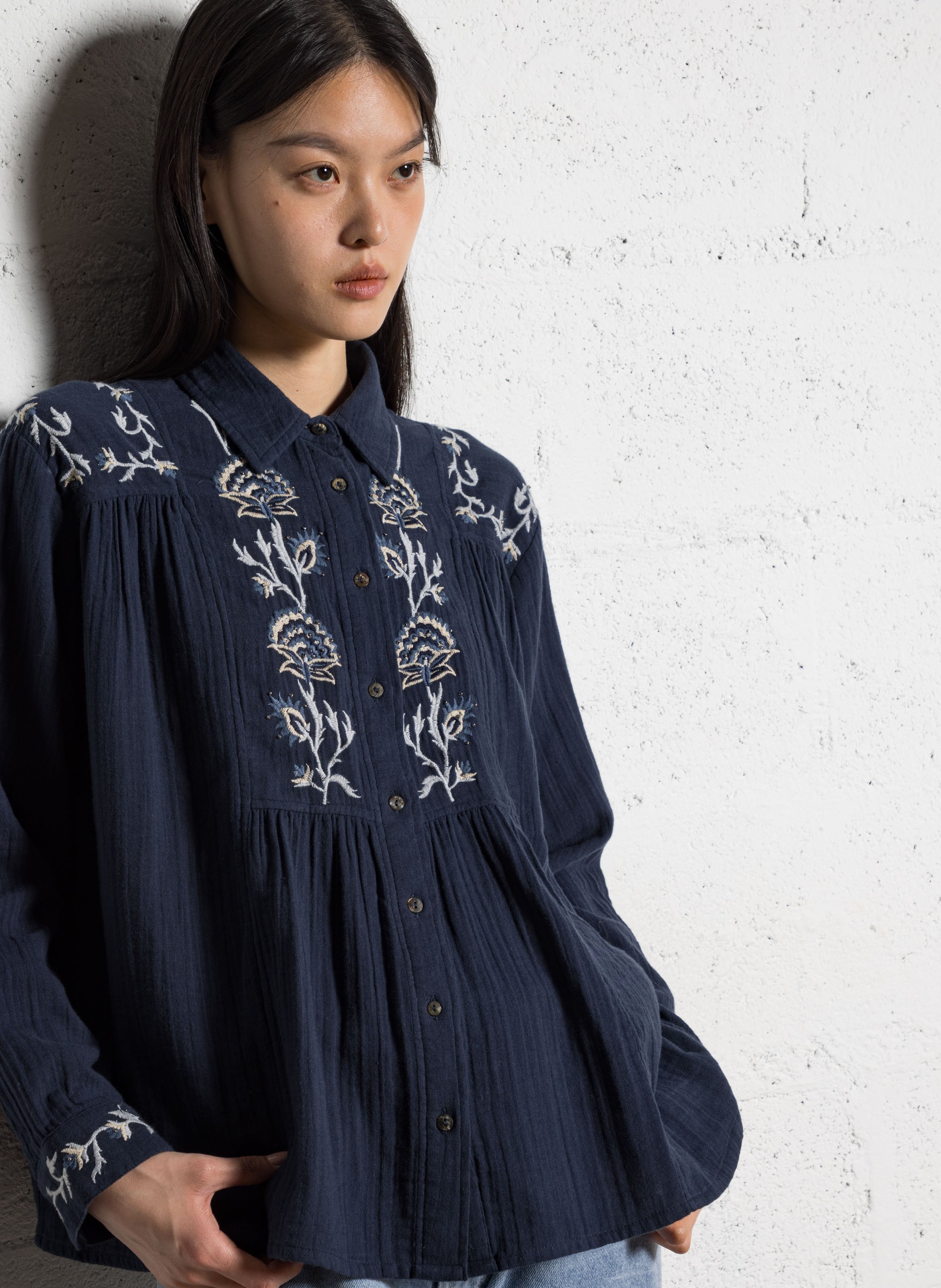 Buttoned blouse with cotton embroideries MAISON HOTEL Blue