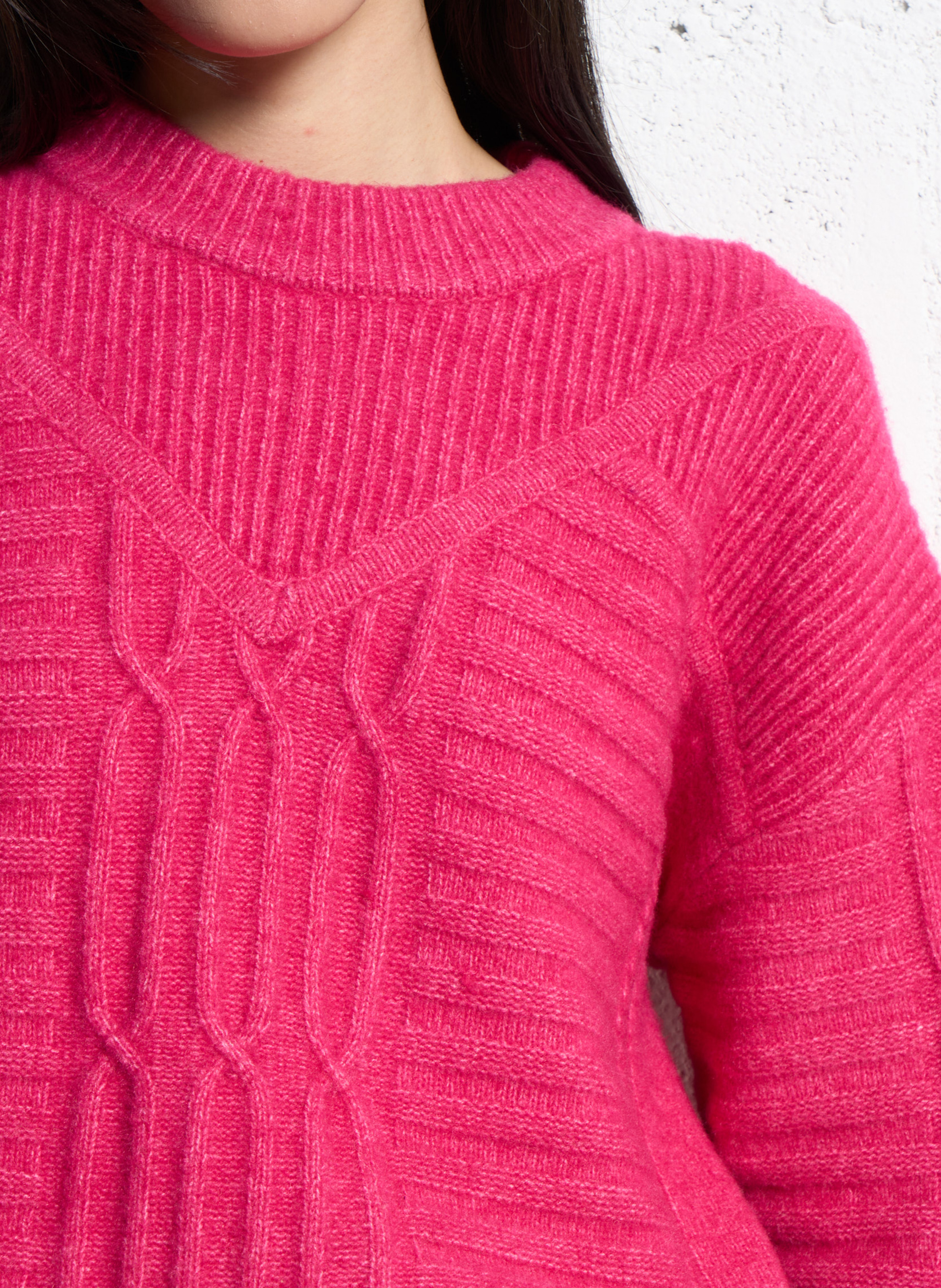 Pull droit col rond en maille torsadée SUNCOO Rose