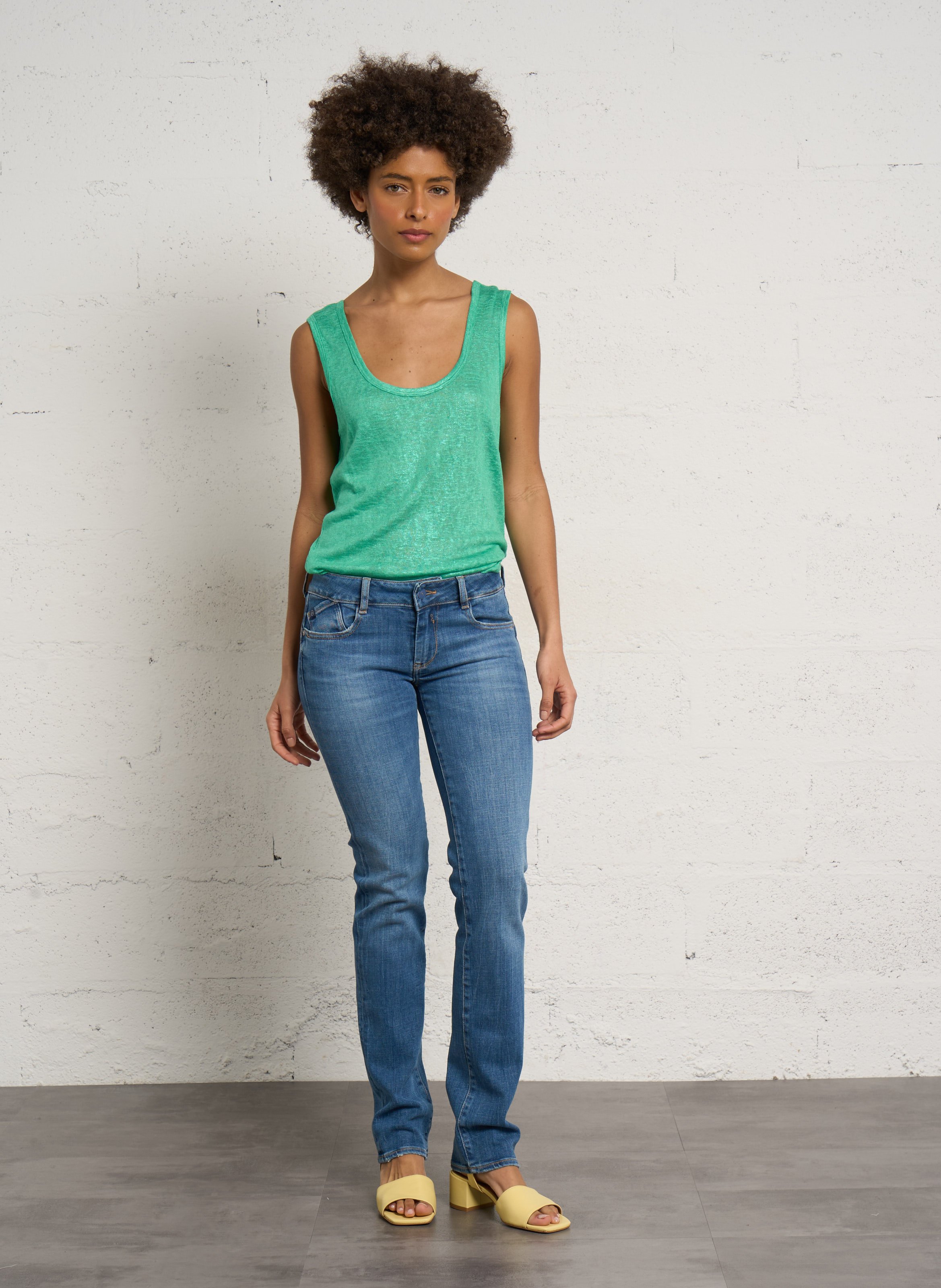 Sandalen aus Glanzleder mit Absatz - Look 9