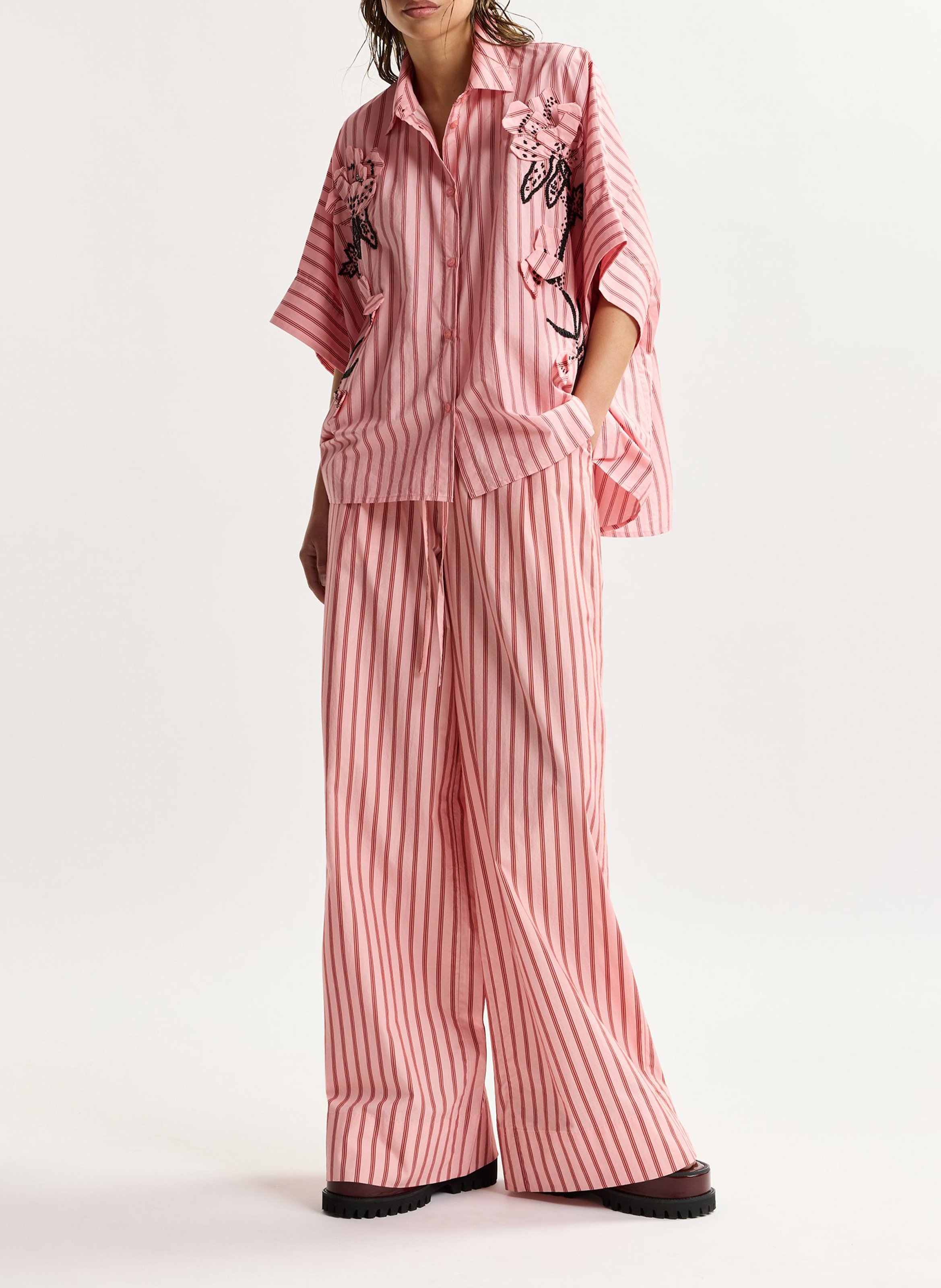 Pantalón de talle alto ancho a rayas. ESSENTIEL ANTWERP Rosa