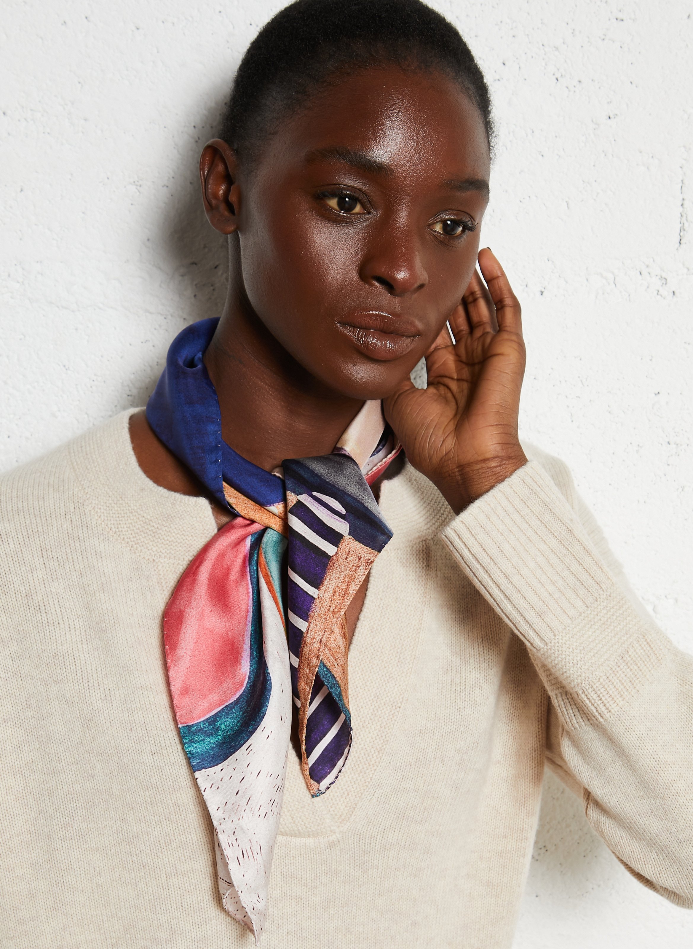 Vierkant, zijden sjaaltje AU PRINTEMPS PARIS Veelkleurig