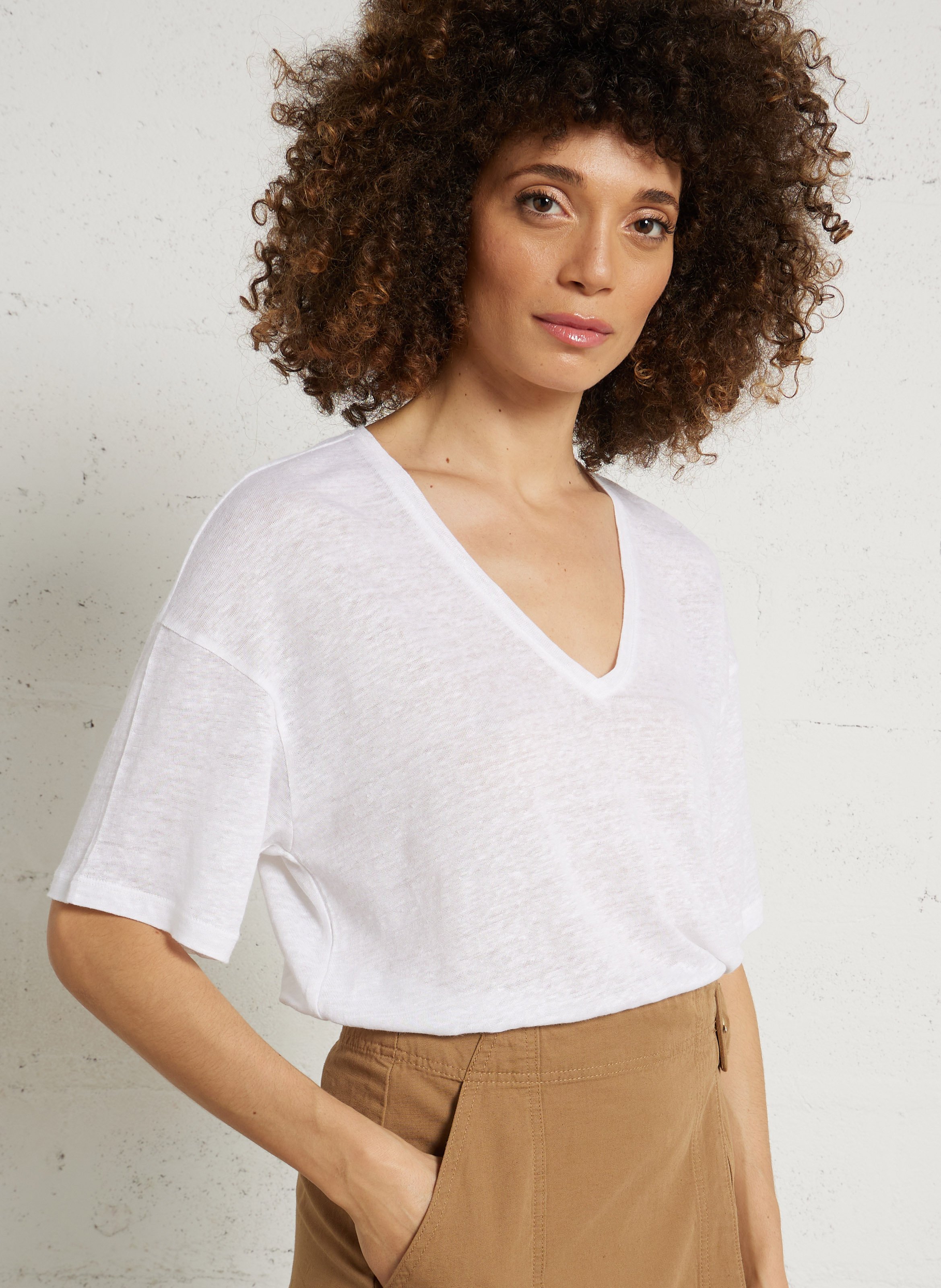 Loose-fit V-neck linen T-shirt DES PETITS HAUTS Beige