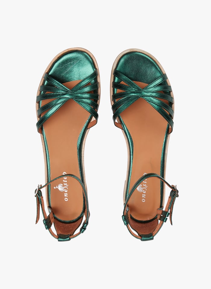 Step one deals sandalias