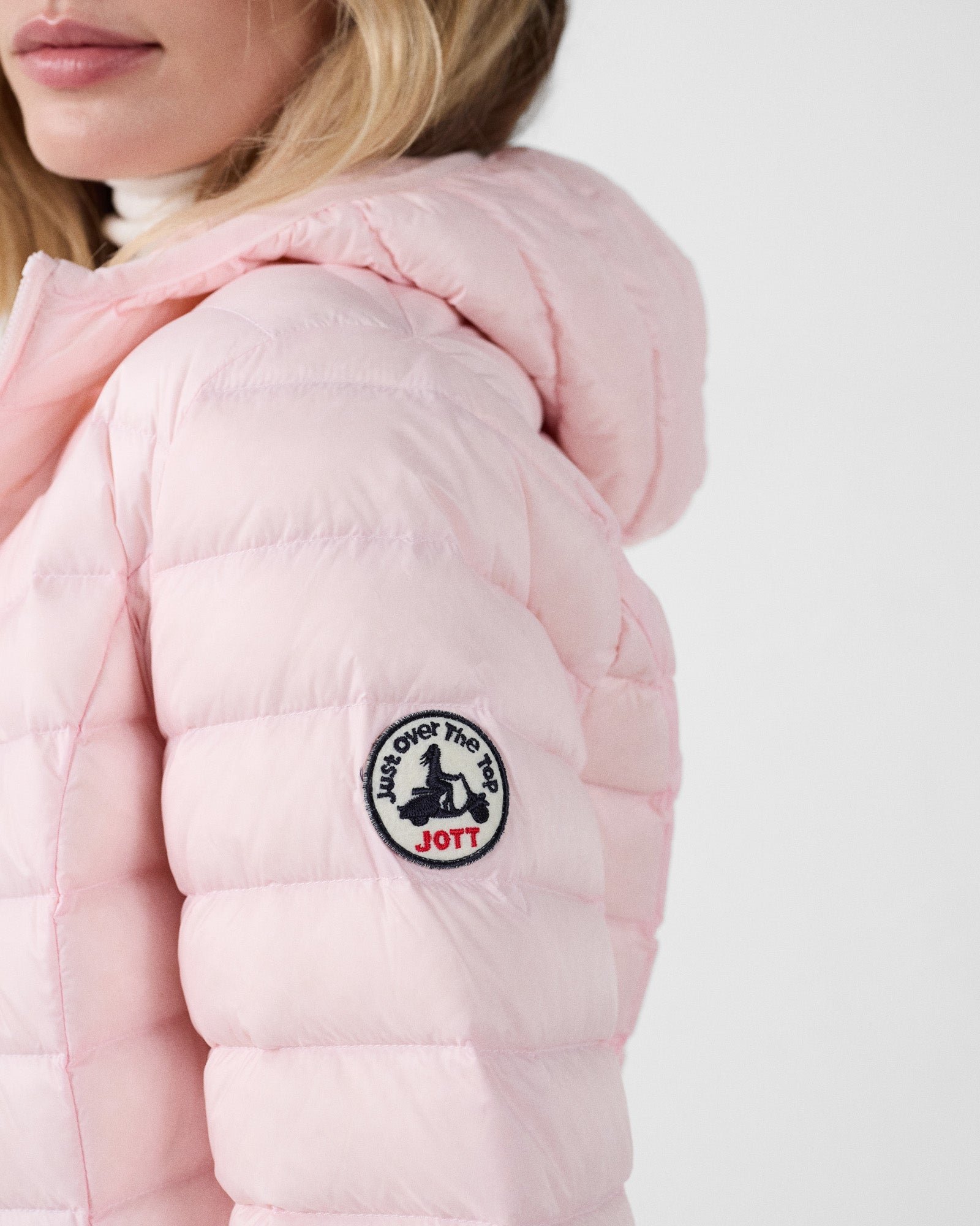 Doudoune légère à capuche rose pétale cloe JOTT Rose