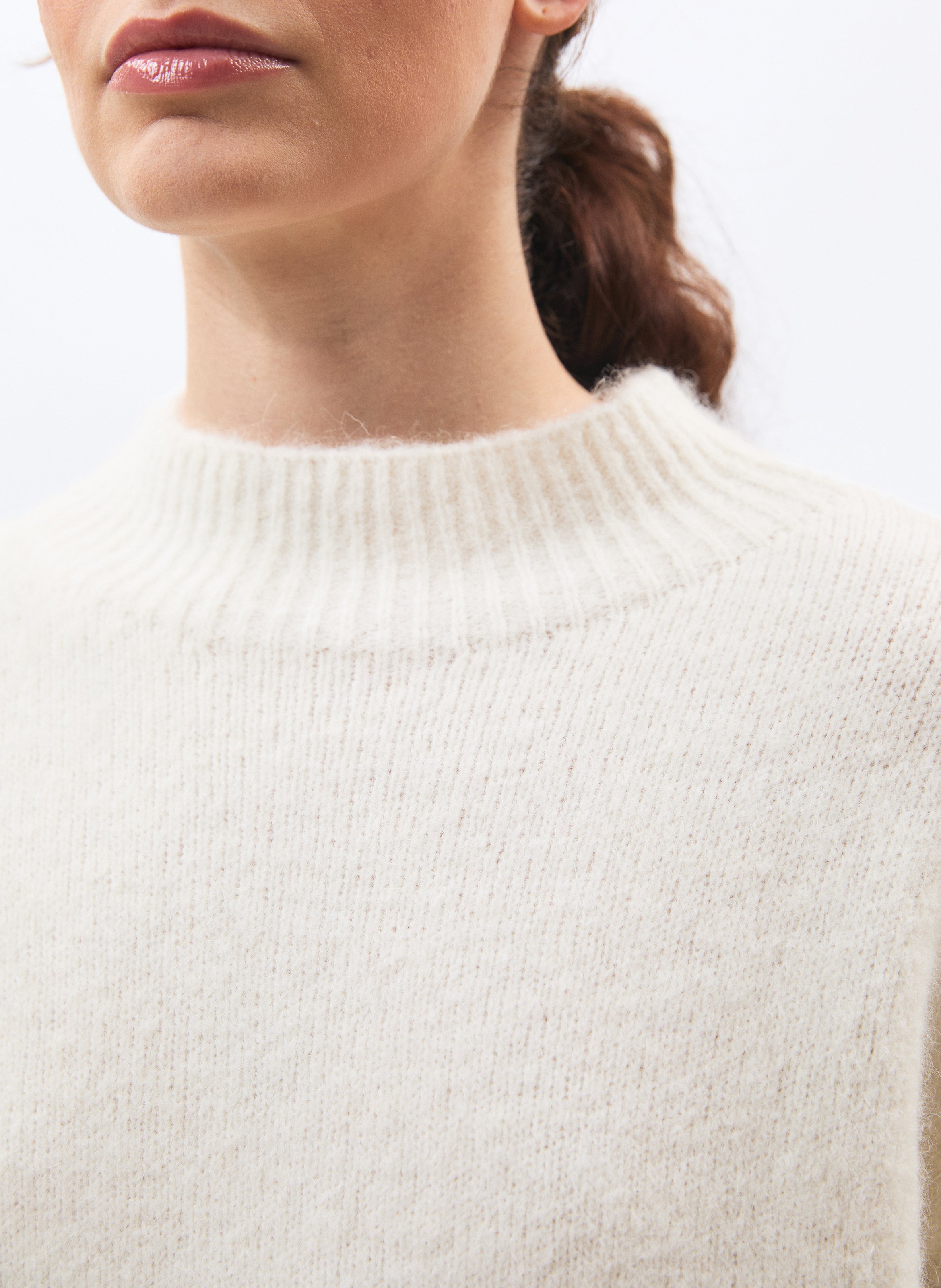 Sleeveless oversized sweater HUMILITY White