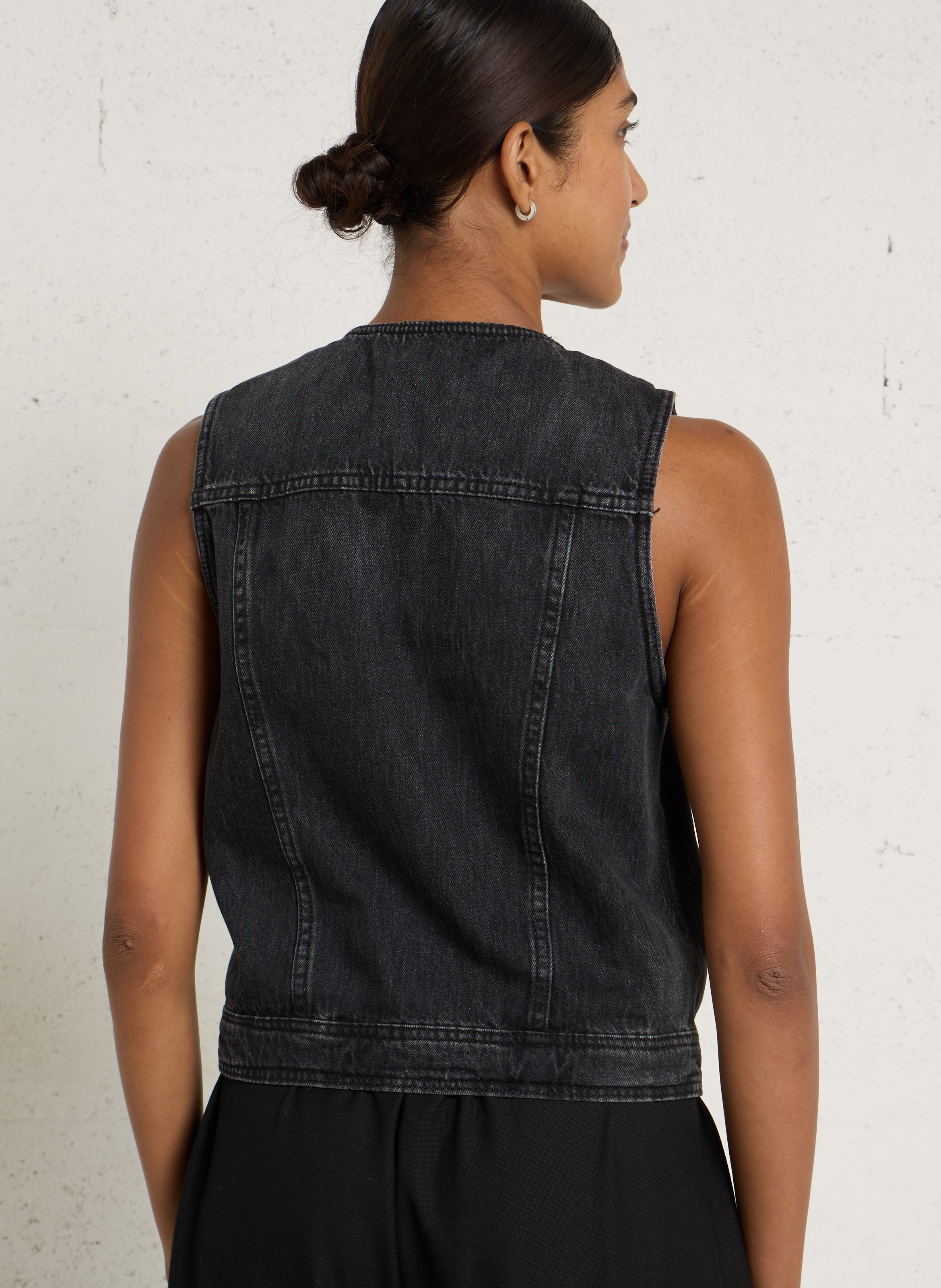 Gerade geschnittene ärmellose Jeansjacke aus Baumwolle LE TEMPS DES CERISES Schwarz
