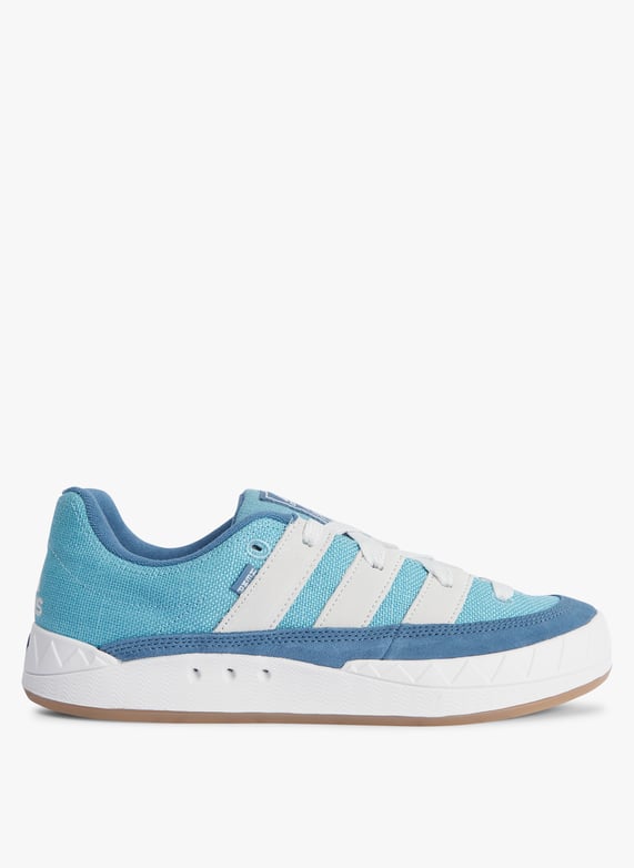 Zapatillas bajas con cuna en azul